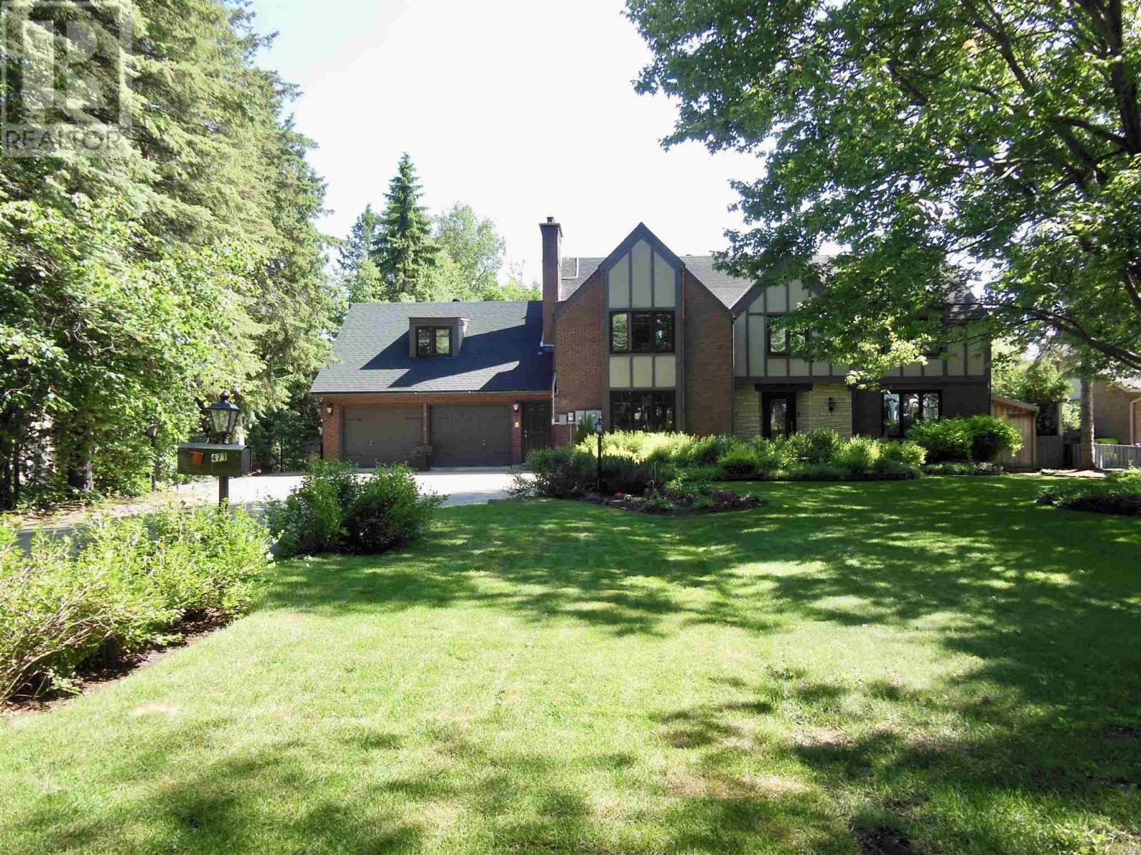 MLS® listing #29750773 for sale located at 471 MacDonald AVE