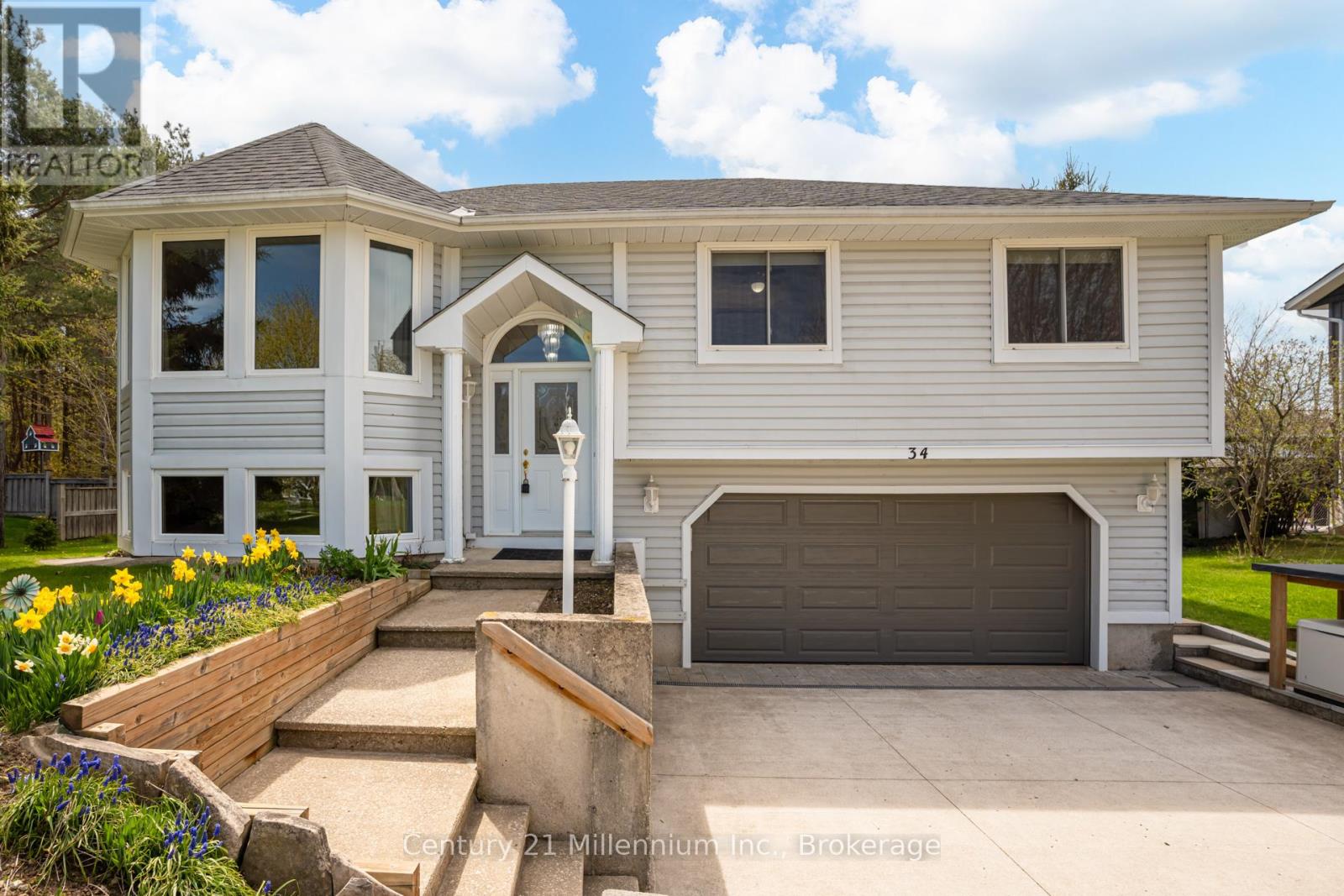 MLS® listing #29751529 for sale located at 34 PINE TREE DRIVE