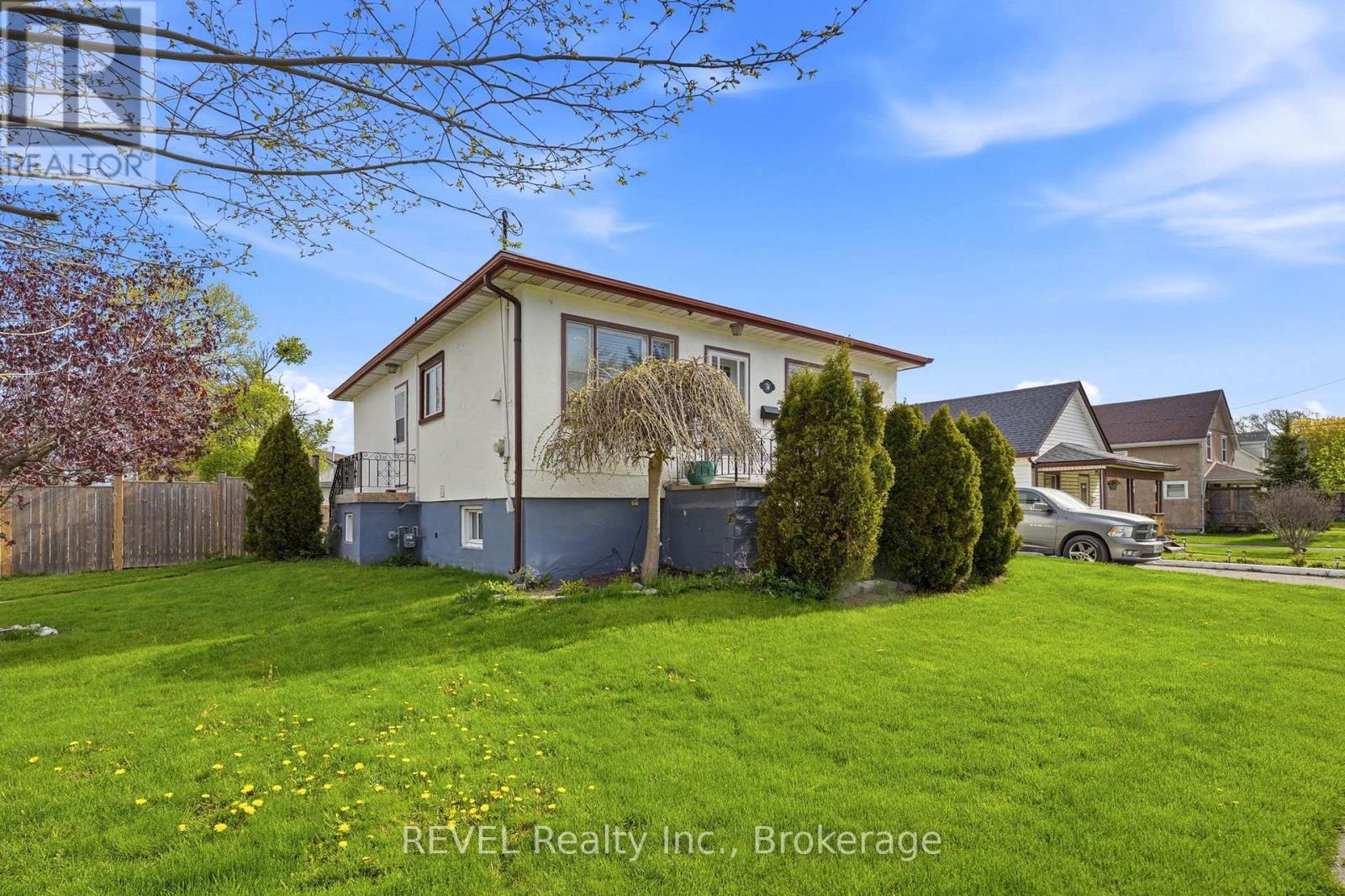 MLS® listing #29751579 for sale located at 2 - 76 CHESTNUT STREET