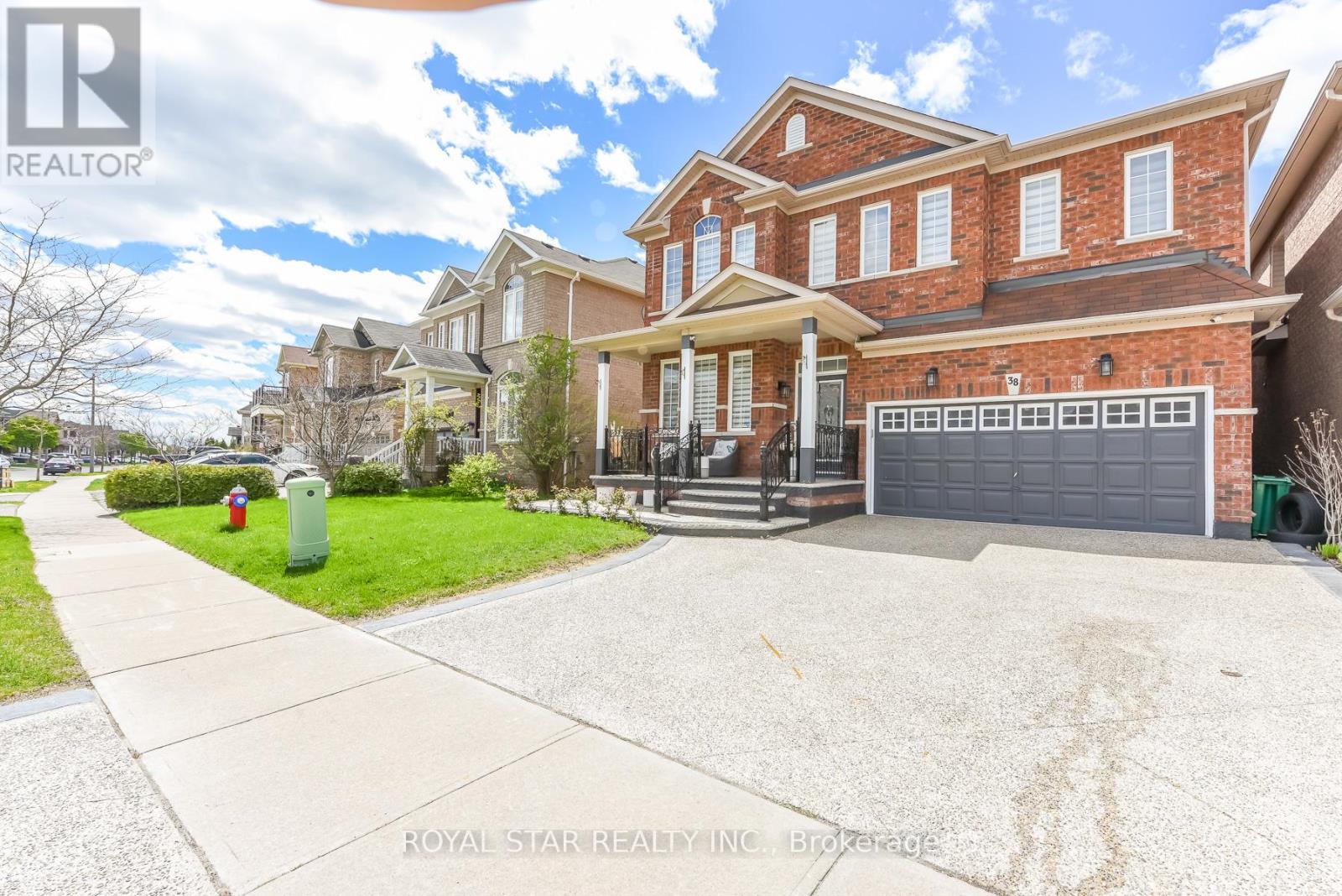 MLS® listing #29751959 for sale located at 38 ROBITAILLE DRIVE