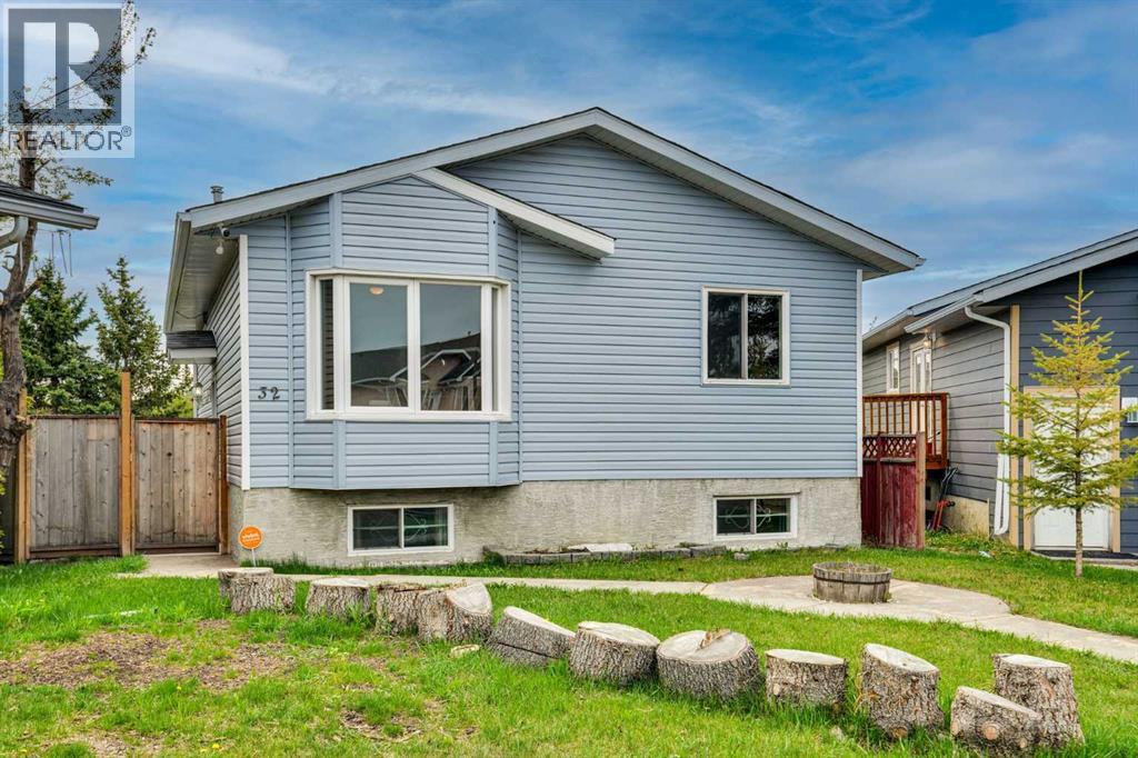 MLS® listing #29755937 for sale located at 32 Taraglen Place NE