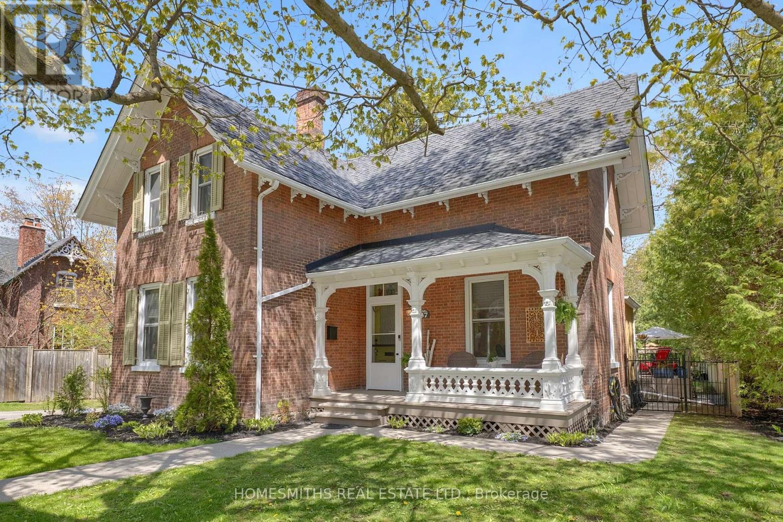 MLS® listing #29757091 for sale located at 67 CENTRE STREET