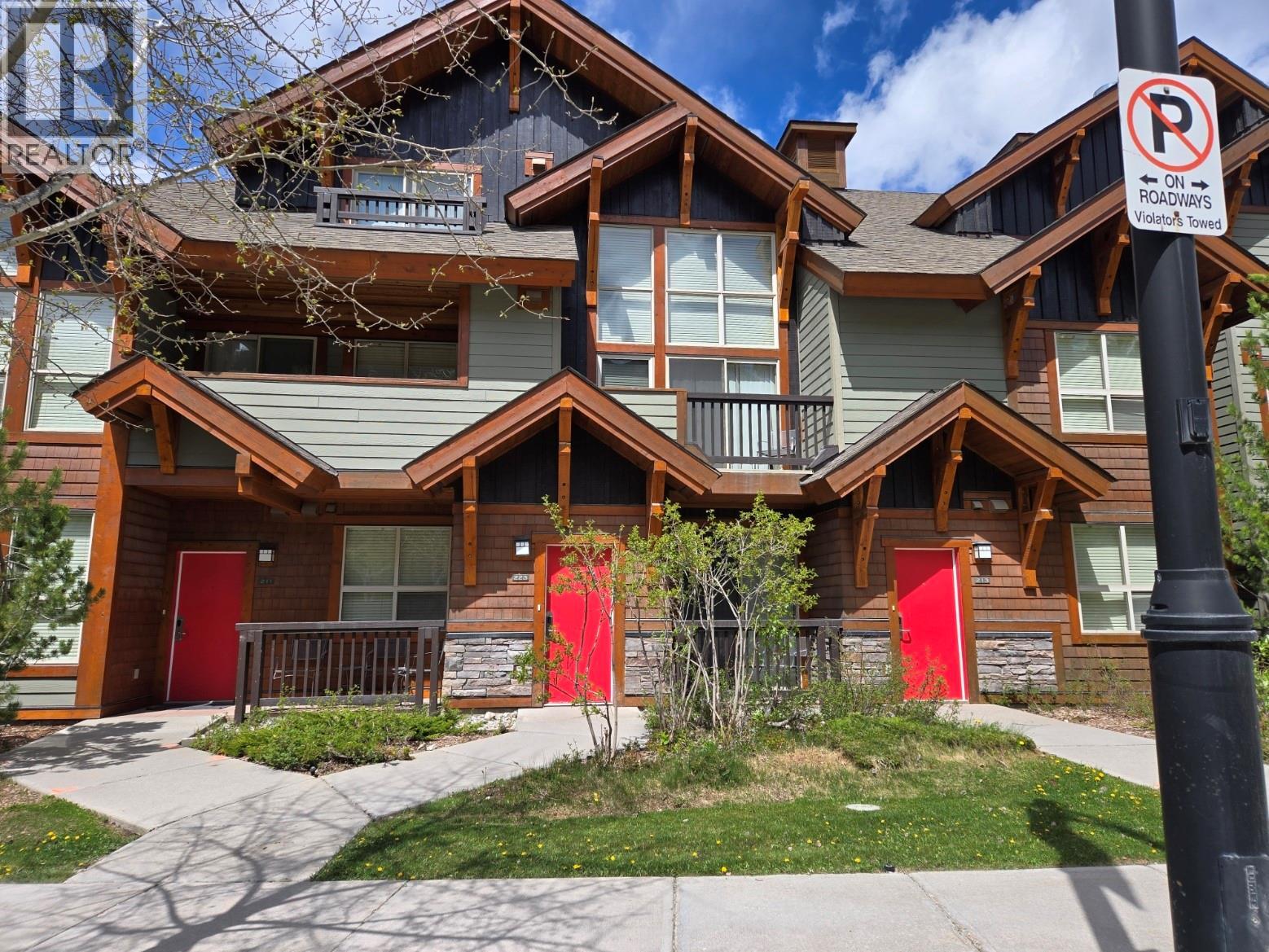 MLS® listing #29757363 for sale located at 2049 SUMMIT Drive Unit# 223 B