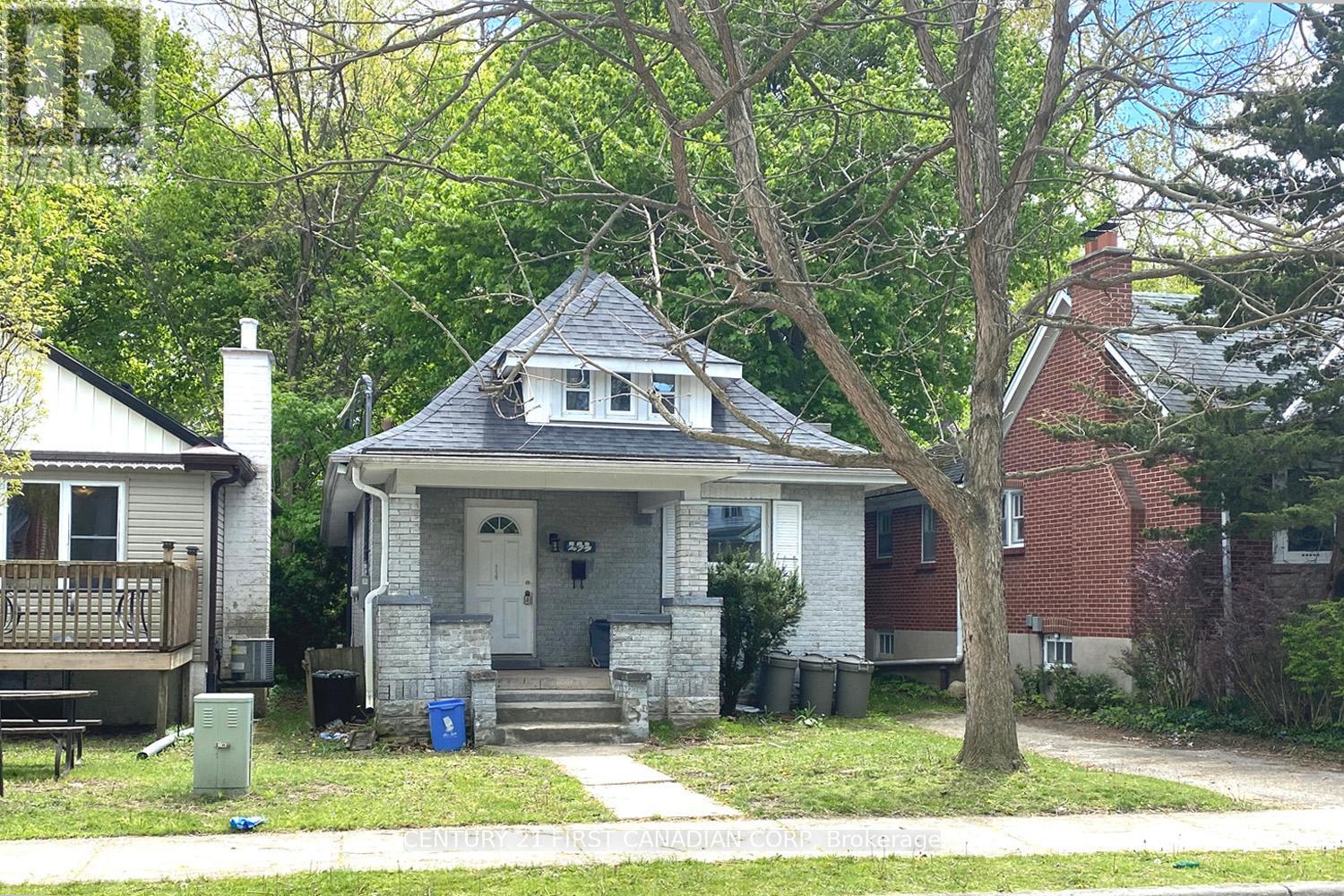 MLS® listing #29757382 for sale located at 233 BERNARD AVENUE