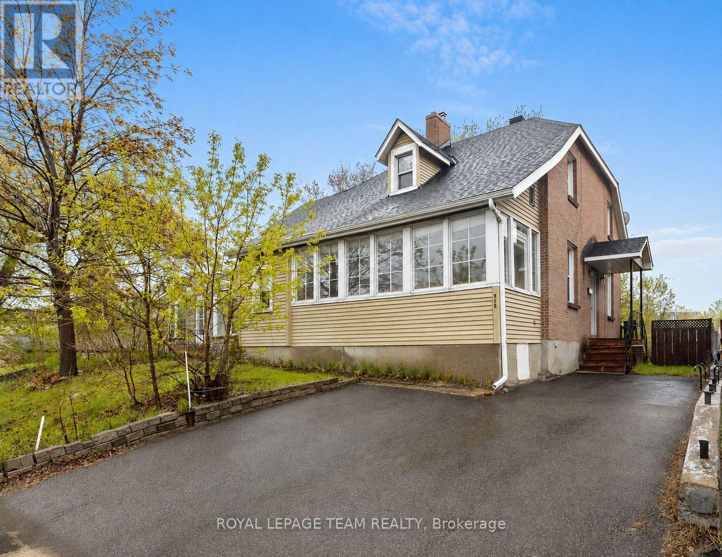 MLS® listing #29757527 for sale located at 910 PINECREST ROAD