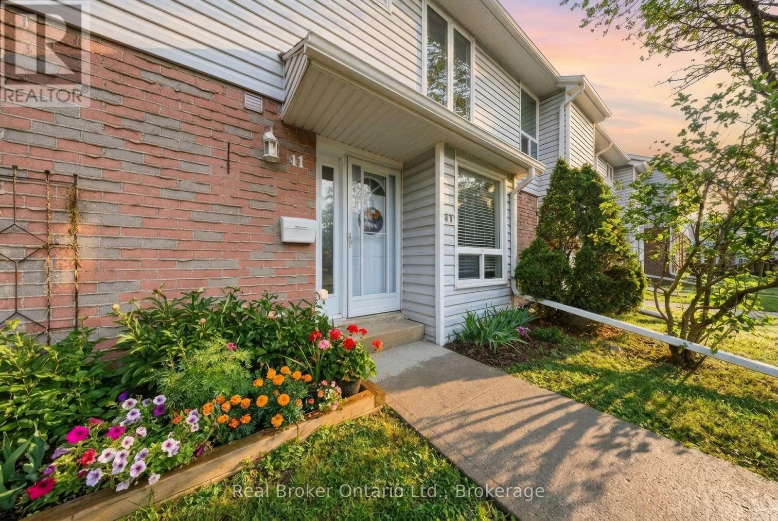 MLS® listing #29758380 for sale located at 41 - 32 MOWAT BOULEVARD