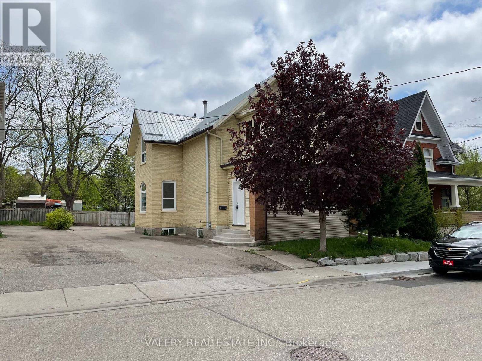 MLS® listing #29759590 for sale located at MAIN - 49 MADISON AVENUE N