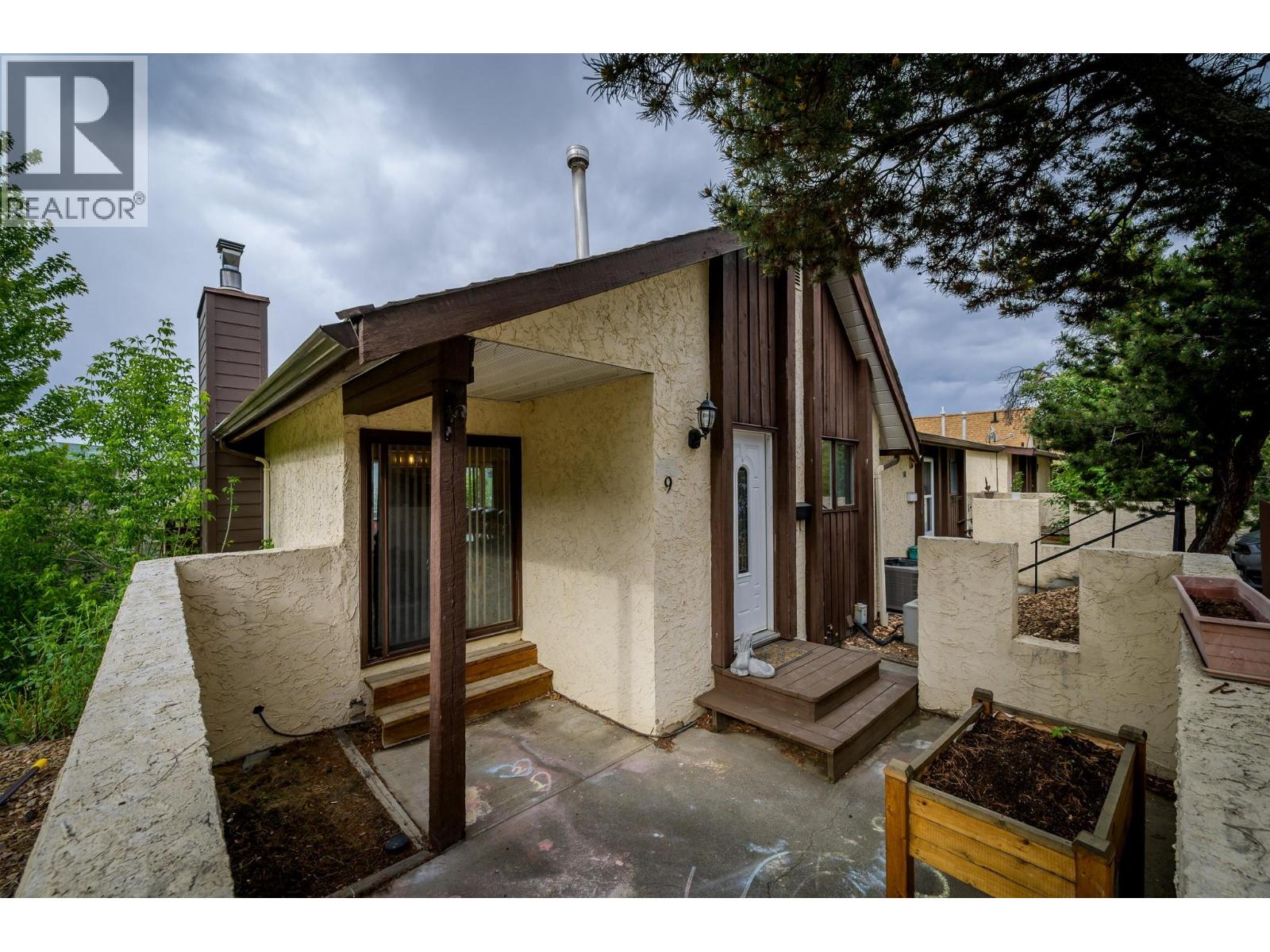 MLS® listing #29759869 for sale located at 250 Pemberton Terrace Unit# 9