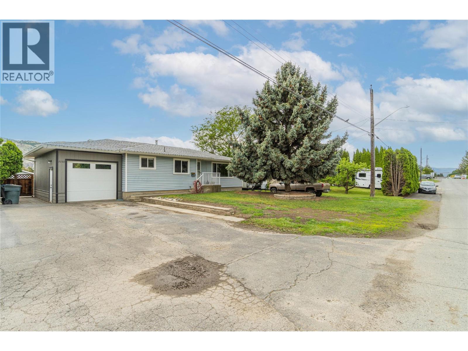 MLS® listing #29761023 for sale located at 2255 FLEETWOOD Avenue