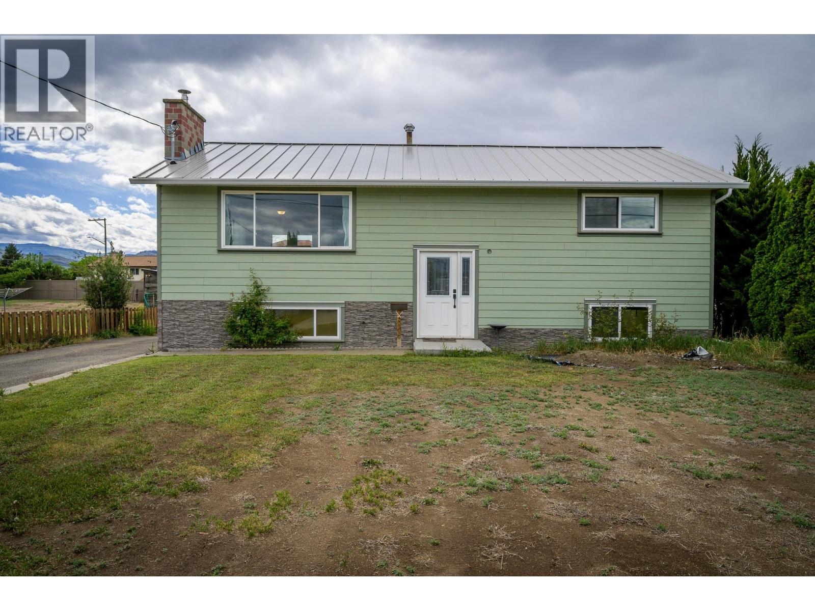 MLS® listing #29762101 for sale located at 828 MCBRIDE Street