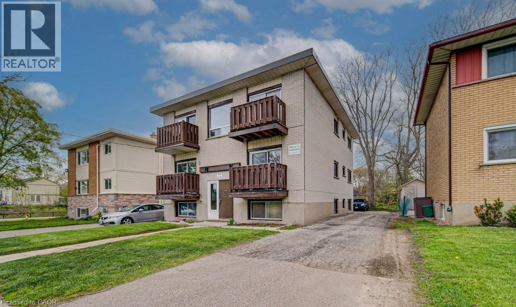 MLS® listing #29762403 for sale located at 16 SOUTHDALE Avenue Unit# 6