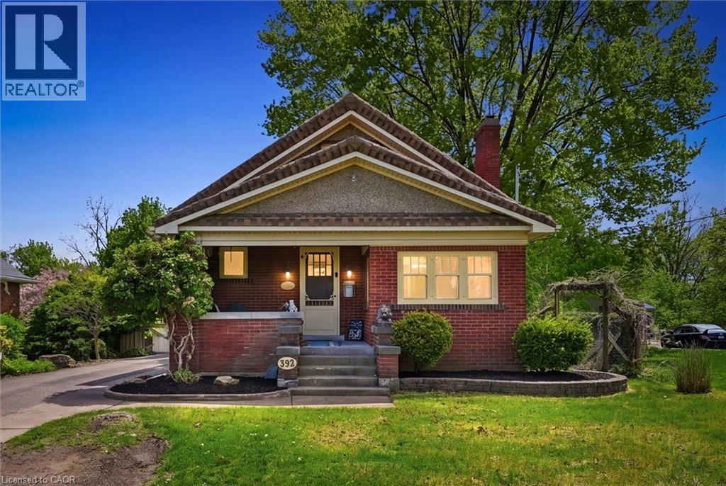 MLS® listing #29764231 for sale located at 392 QUEENSTON Street