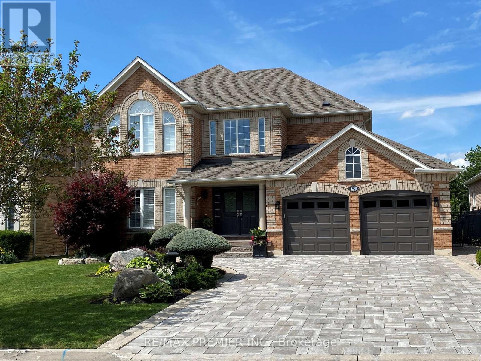 MLS® listing #29764433 for sale located at 90 SIDERNO CRESCENT