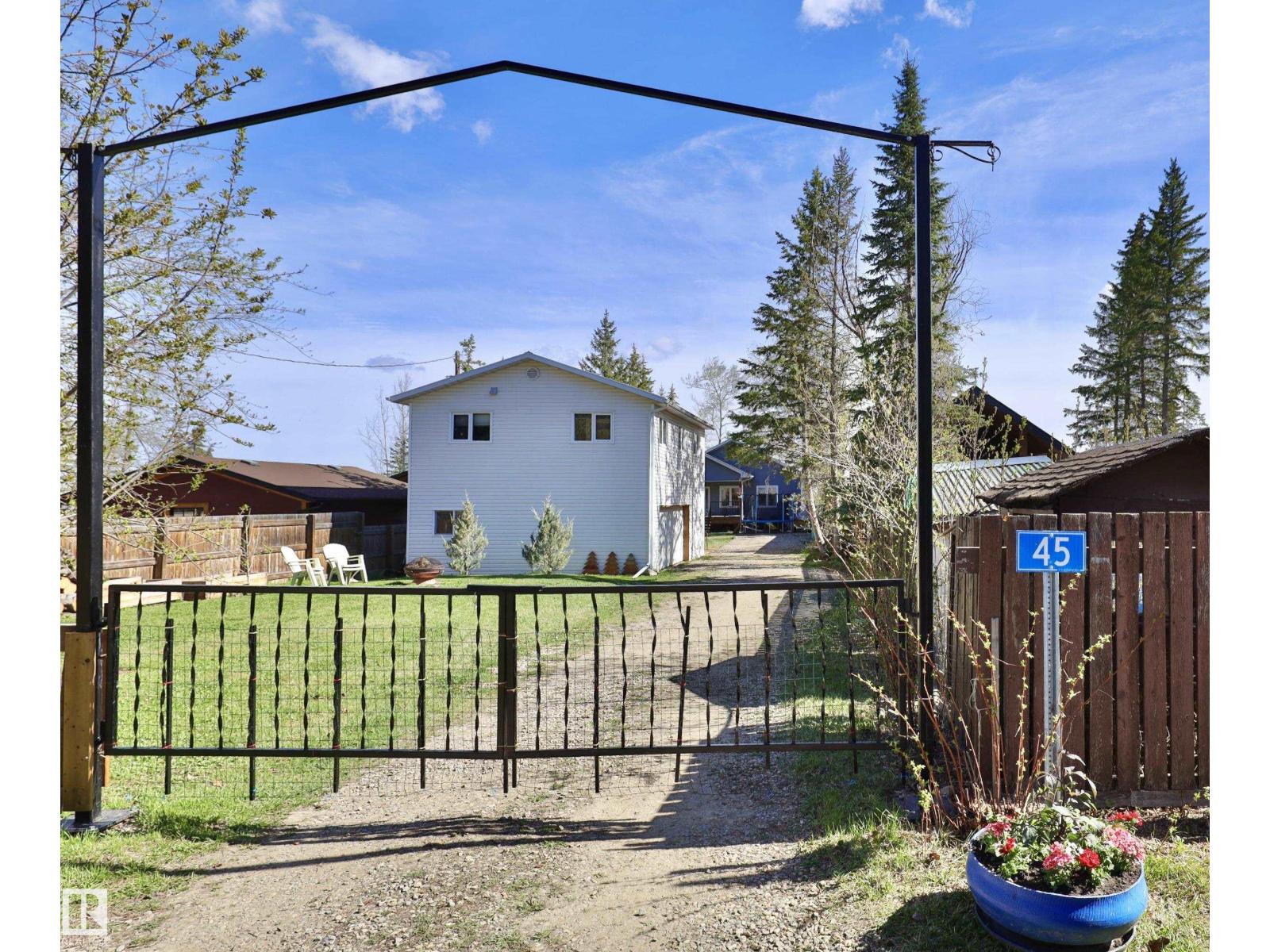 MLS® listing #29765039 for sale located at 45 Poplar BA