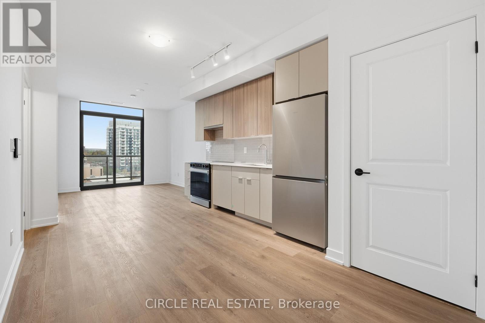 MLS® listing #29765169 for sale located at 505 - 2075 LAKESHORE ROAD