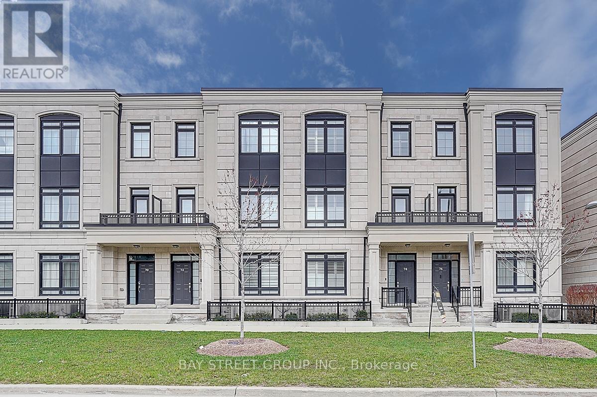 MLS® listing #29765375 for sale located at 74 VILLAGE PARKWAY E