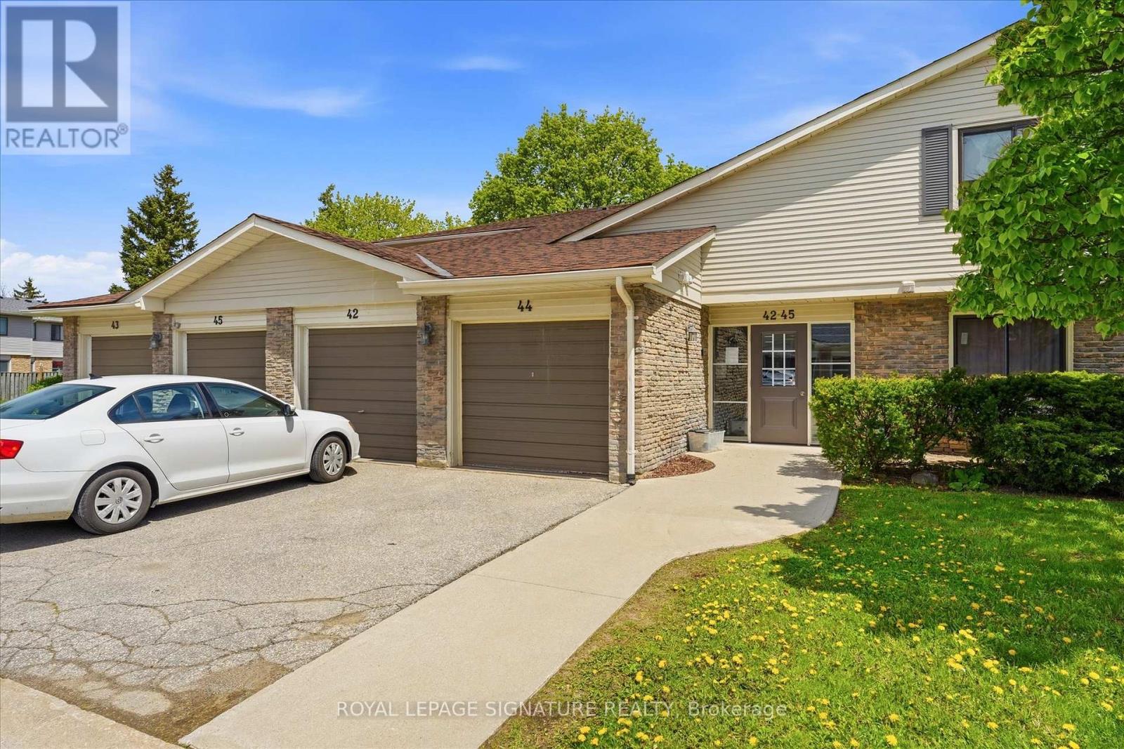 MLS® listing #29765379 for sale located at 42 - 2701 AQUITAINE AVENUE