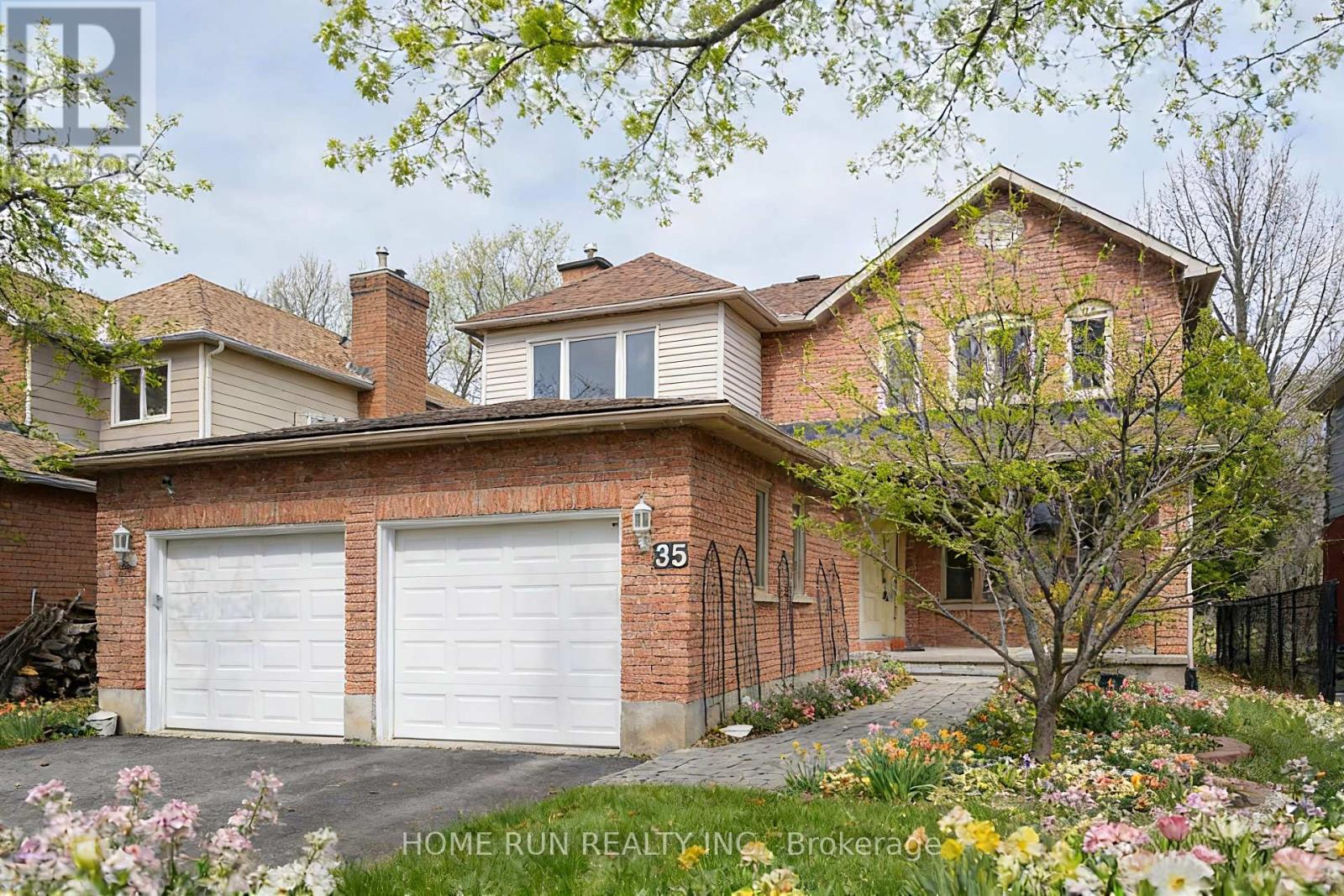 MLS® listing #29765386 for sale located at 35 WESLOCK WAY