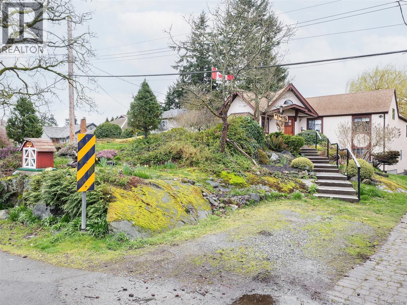 MLS® listing #29765468 for sale located at 745 Middleton St
