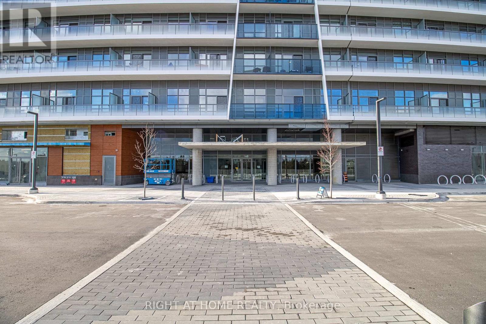 MLS® listing #29765519 for sale located at 2811 - 50 UPPER MALL WAY