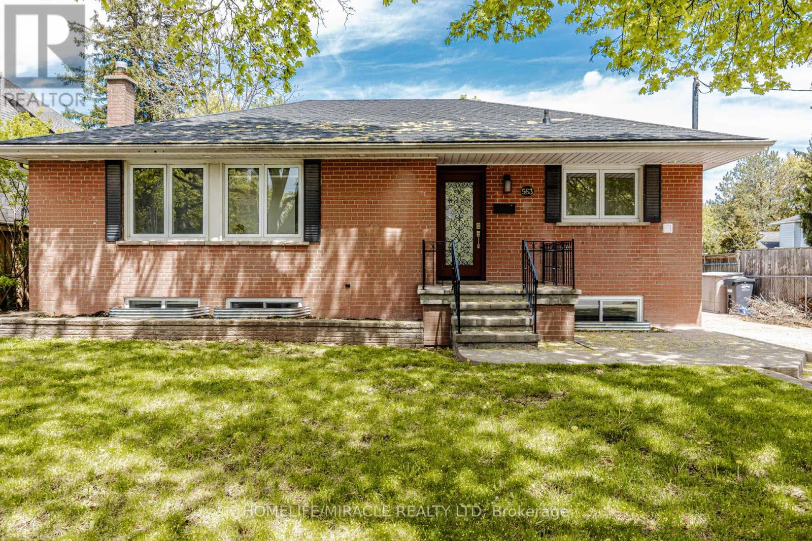 MLS® listing #29765537 for sale located at 563 TAPLOW CRESCENT