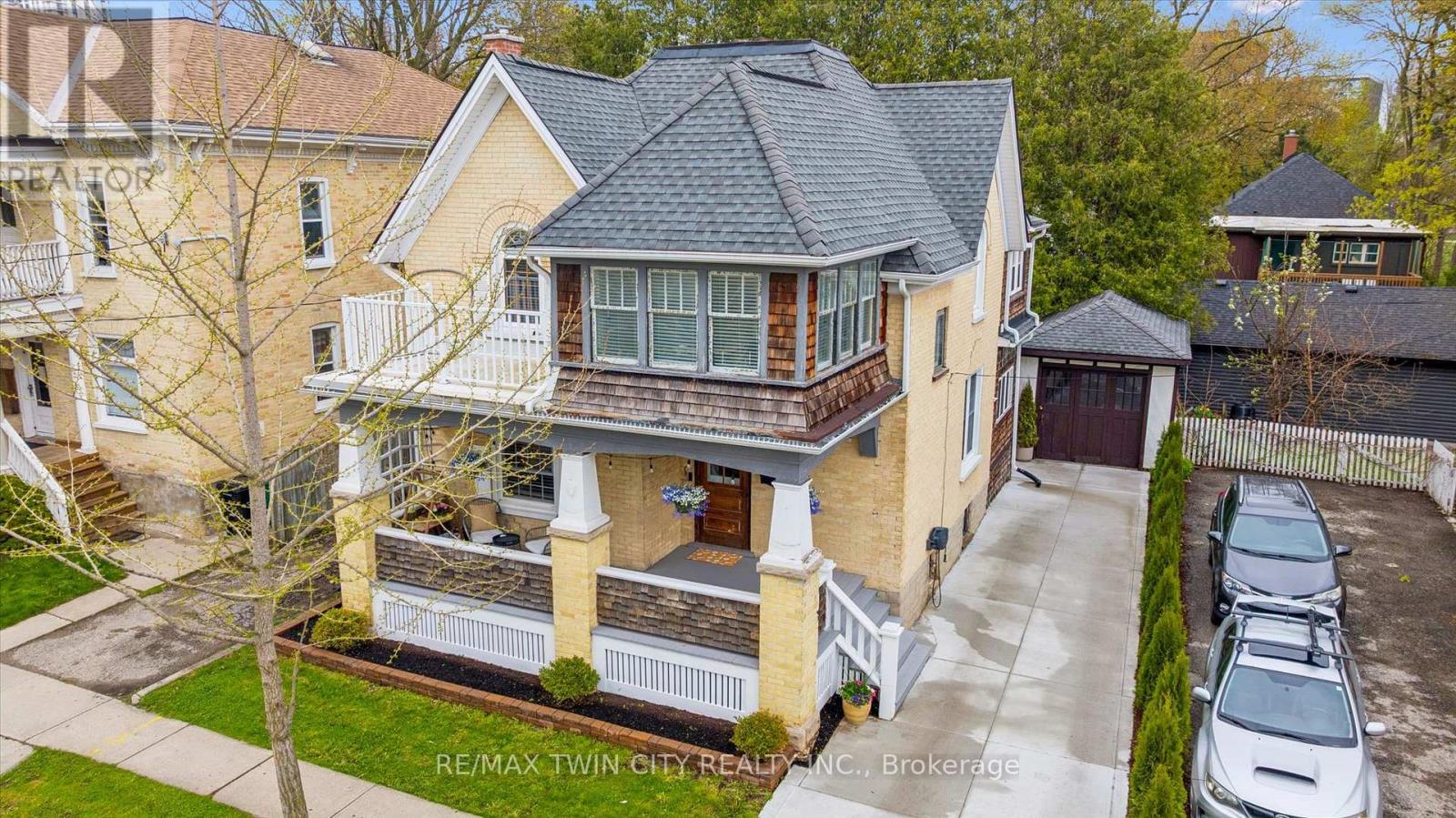 MLS® listing #29766332 for sale located at 99 WATER STREET S