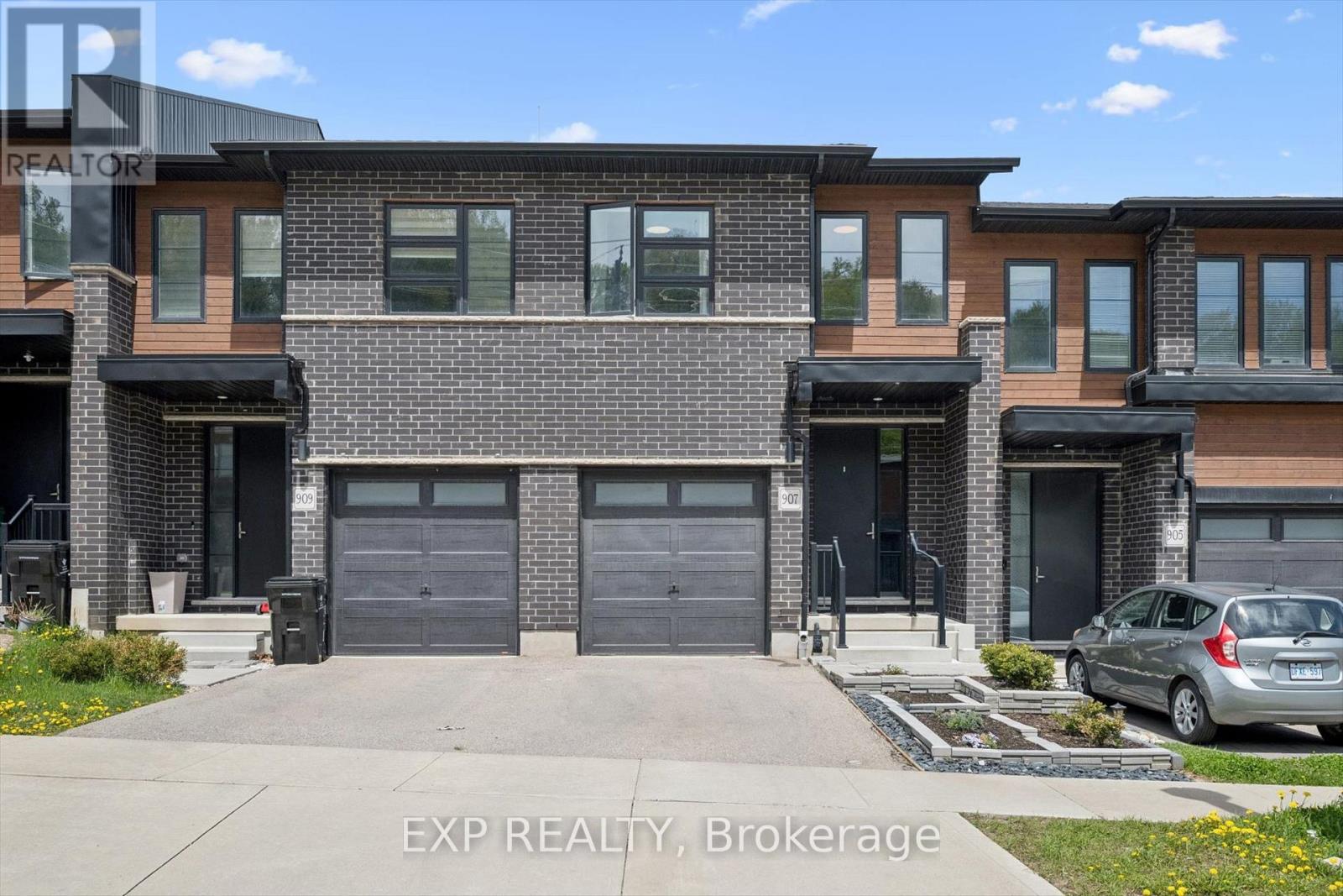 MLS® listing #29767127 for sale located at 907 ROBERT FERRIE DRIVE