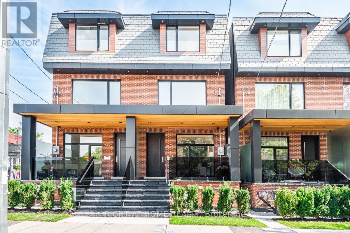 MLS® listing #29767958 for sale located at 675 HURON STREET