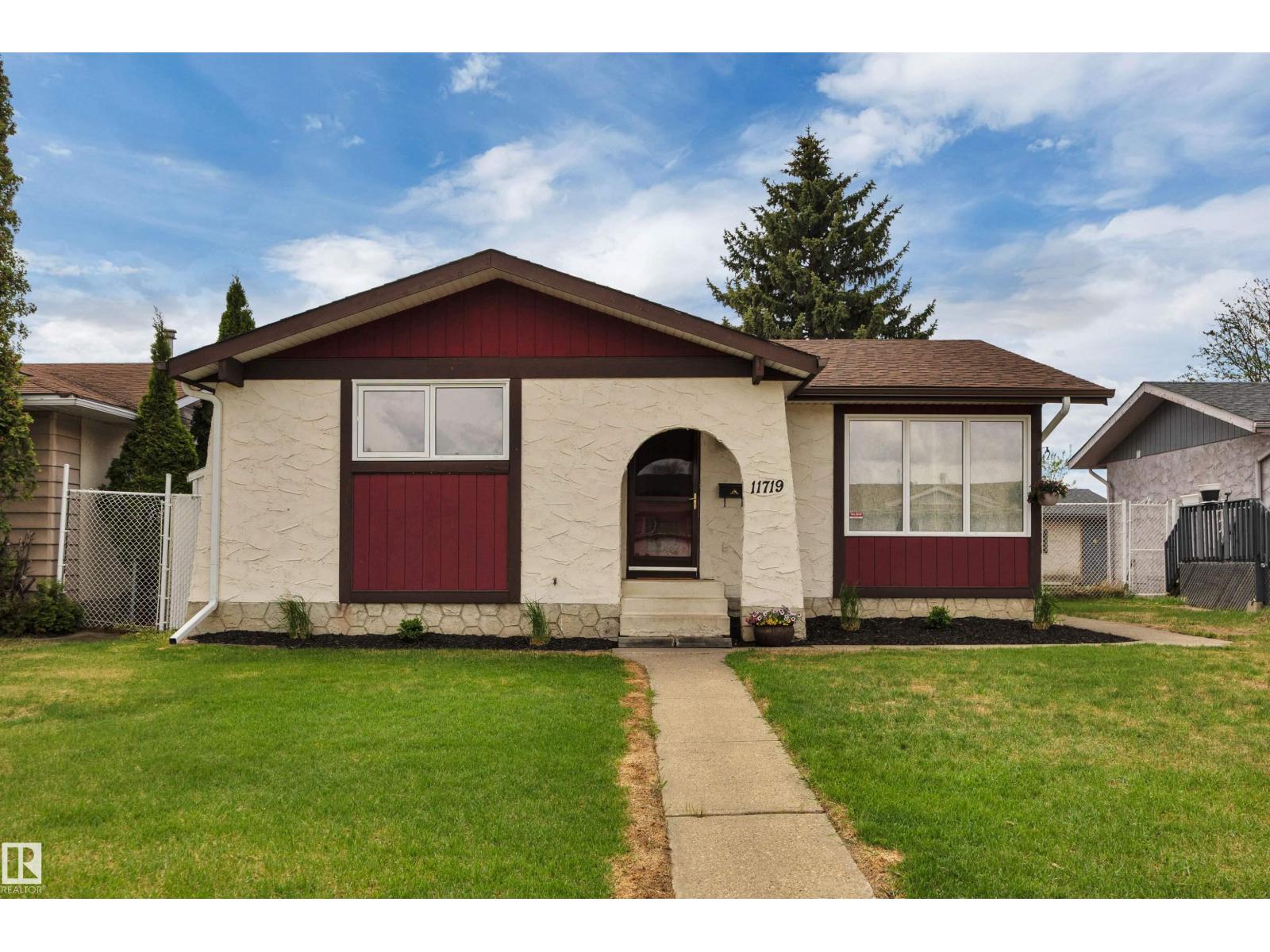 MLS® listing #29768198 for sale located at 11719 152A AV NW