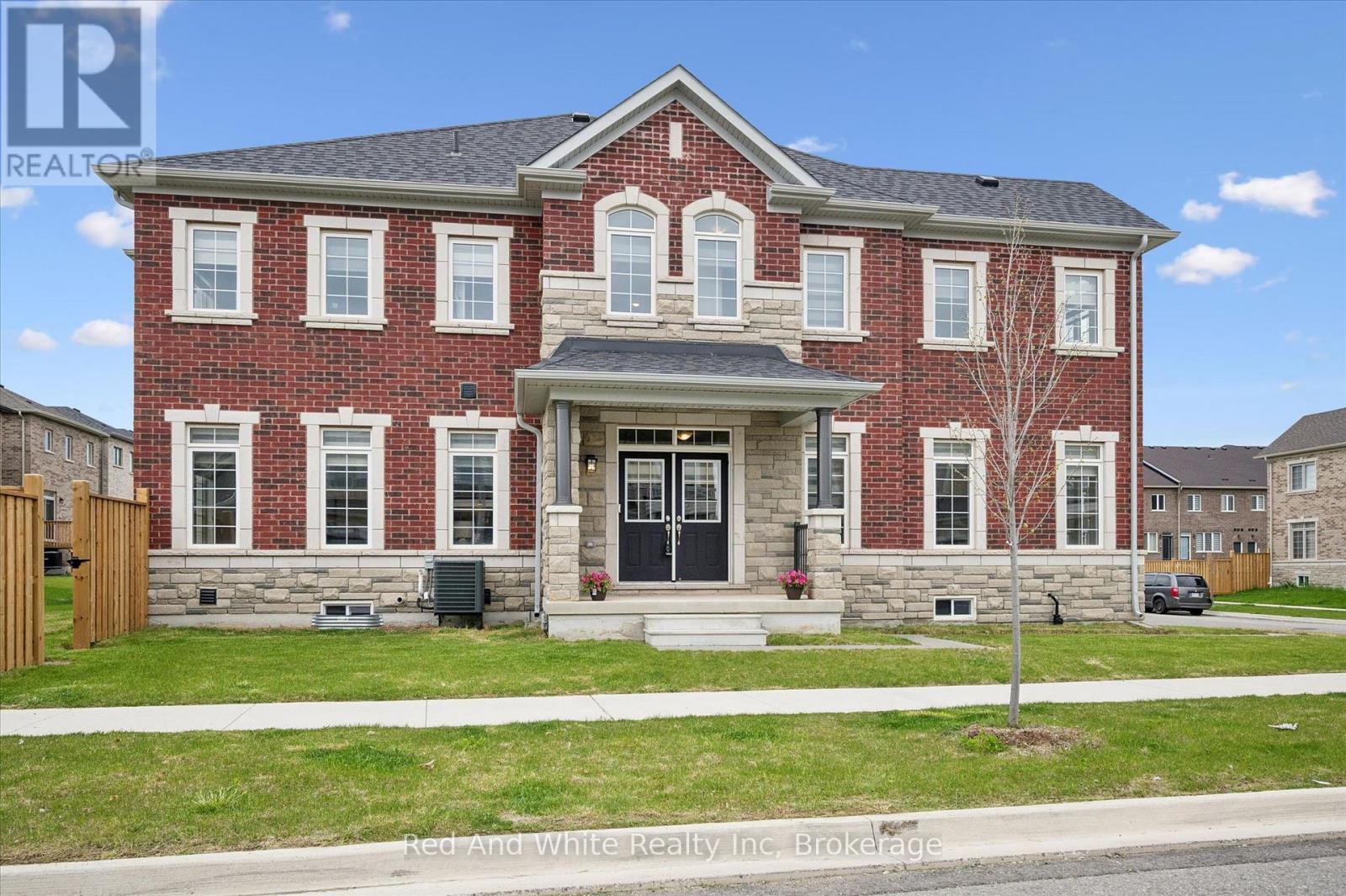 MLS® listing #29768310 for sale located at 3 GLEDHILL CRESCENT