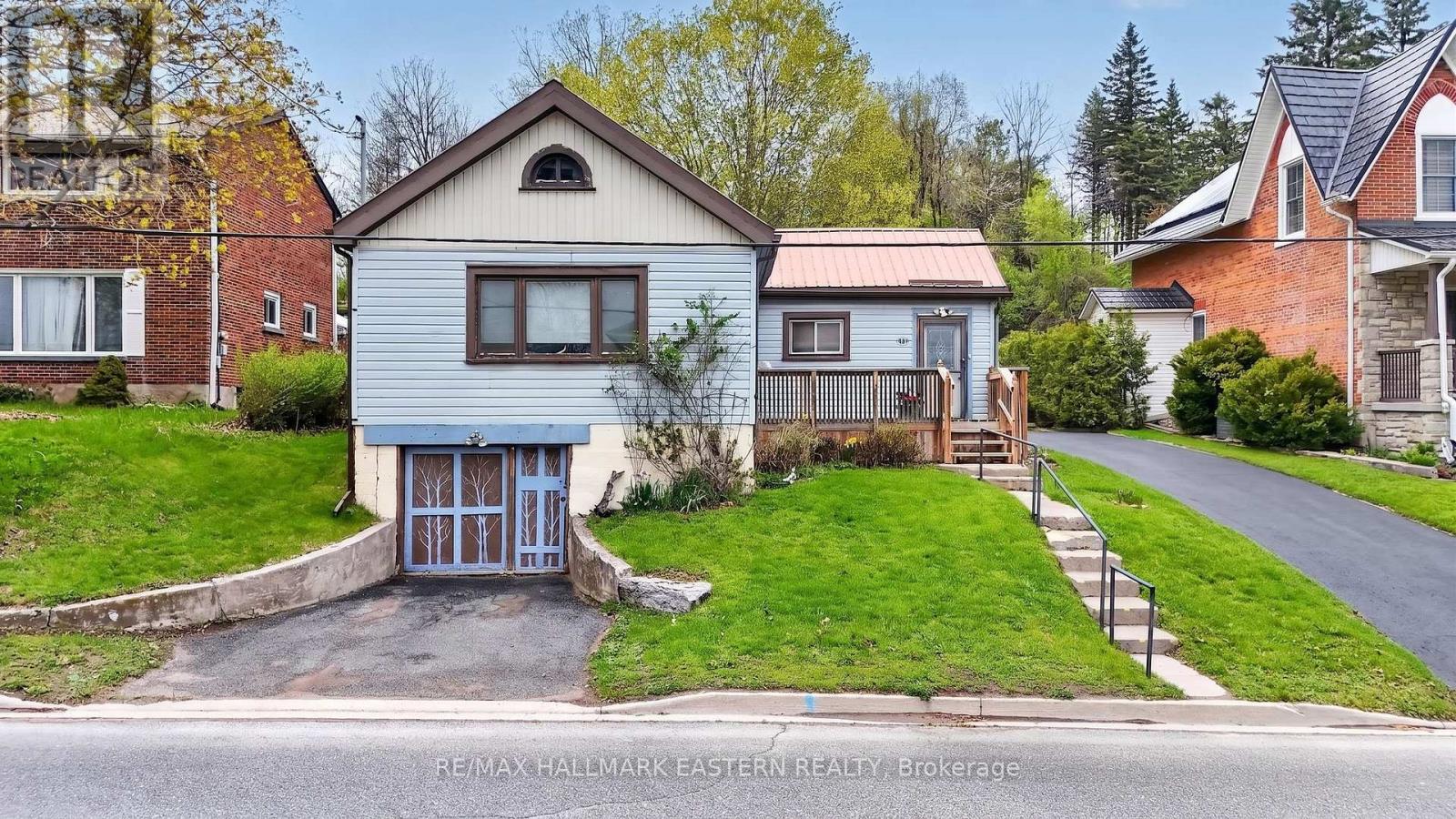 MLS® listing #29768459 for sale located at 60 RIDGE STREET