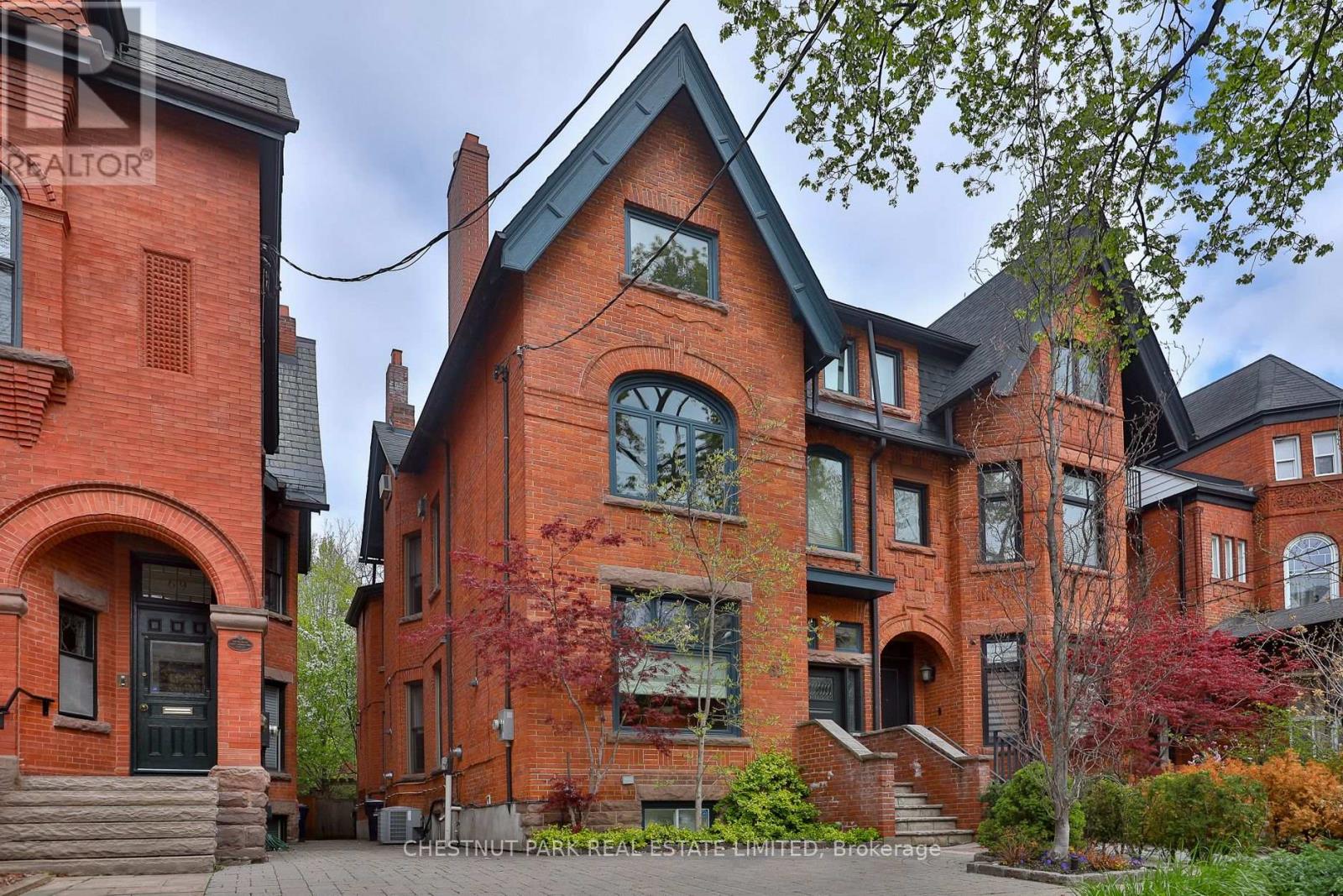 MLS® listing #29768474 for sale located at 67 MADISON AVENUE