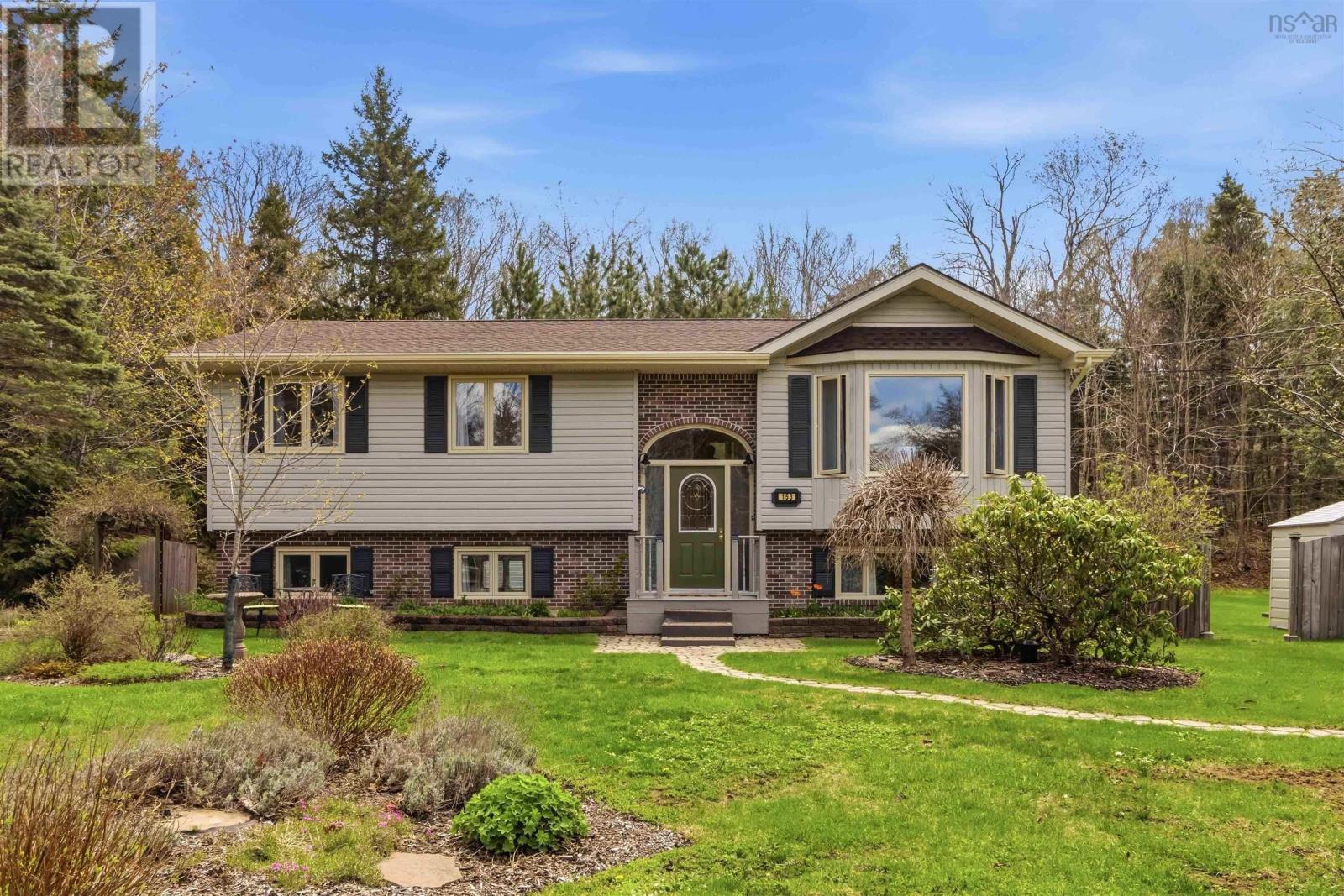 MLS® listing #29768497 for sale located at 153 Lakecrest Drive