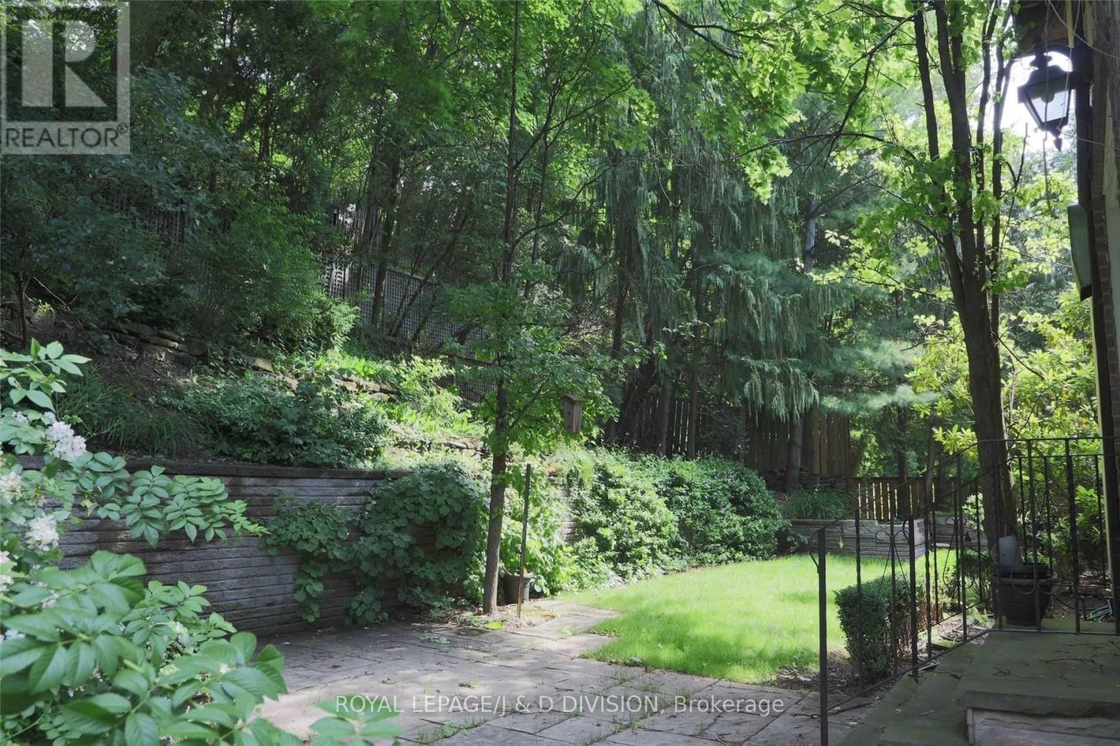 MLS® listing #29770075 for sale located at 76 POPLAR PLAINS CRESCENT