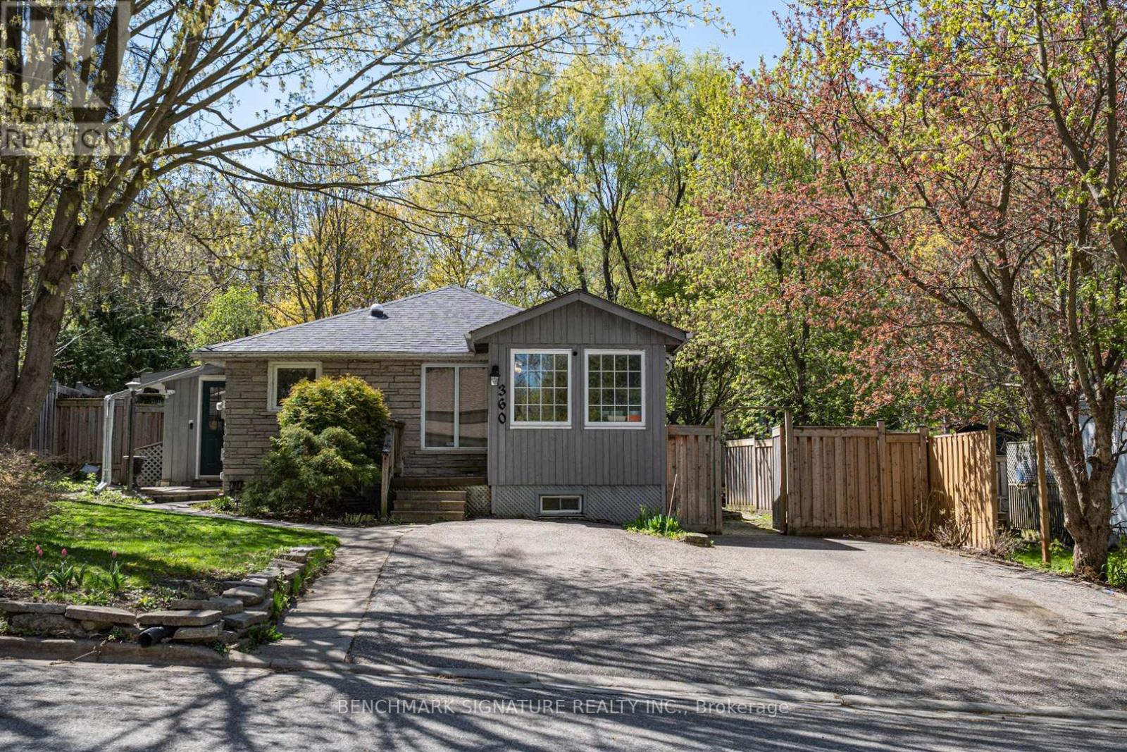 MLS® listing #29774757 for sale located at 360 ONTARIO STREET