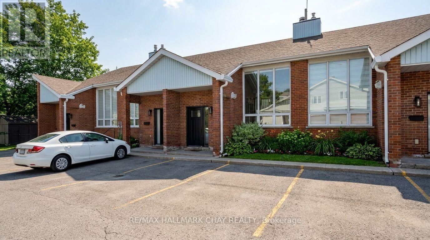 MLS® listing #29776503 for sale located at 3 - 355 BLAKE STREET
