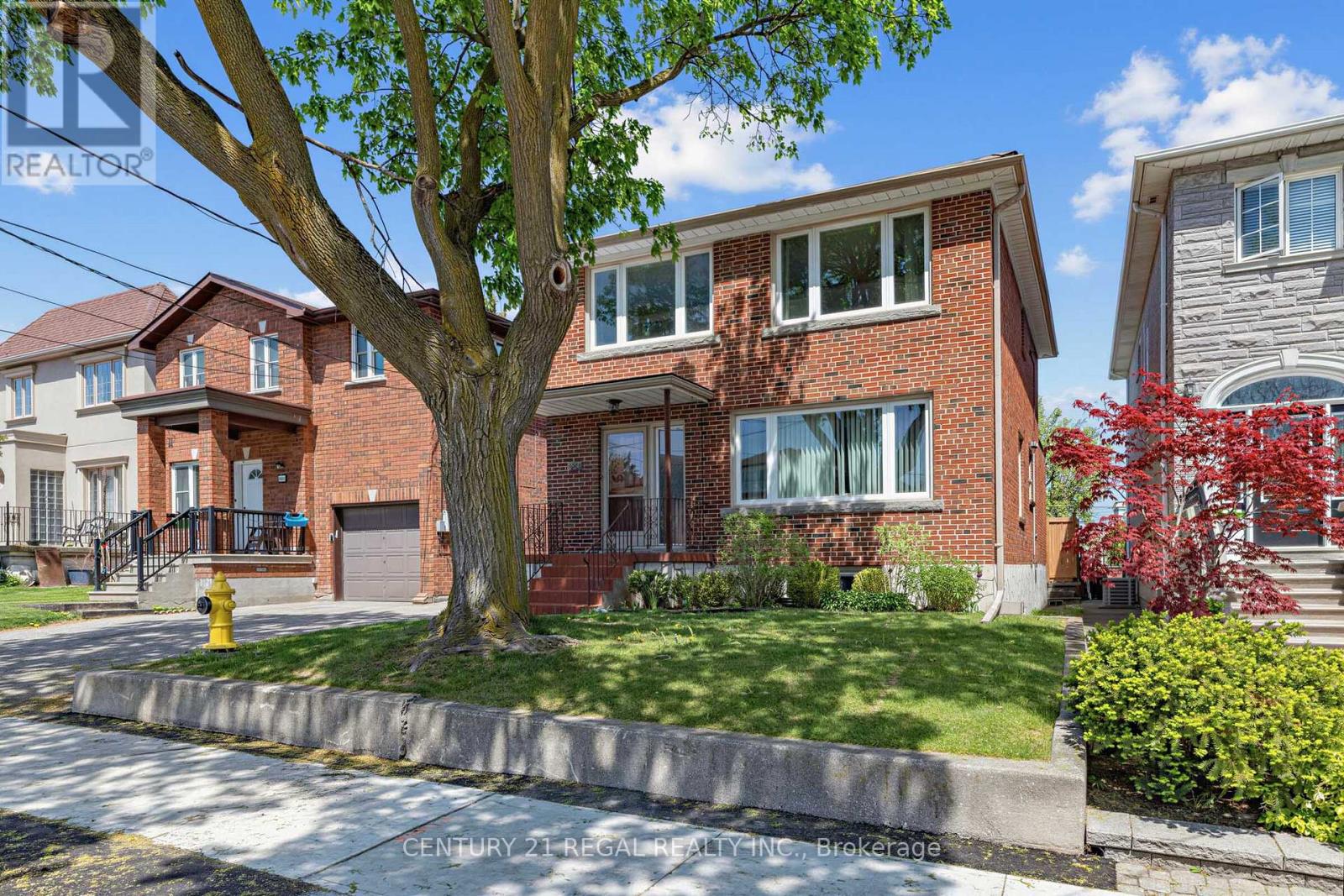 MLS® listing #29777356 for sale located at 1062 GLENGROVE AVENUE