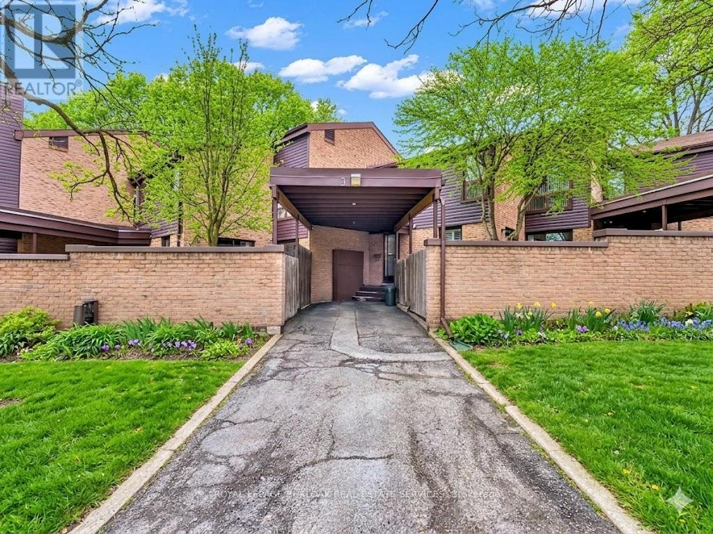 MLS® listing #29781008 for sale located at 3 - 28 UNDERHILL CRESCENT