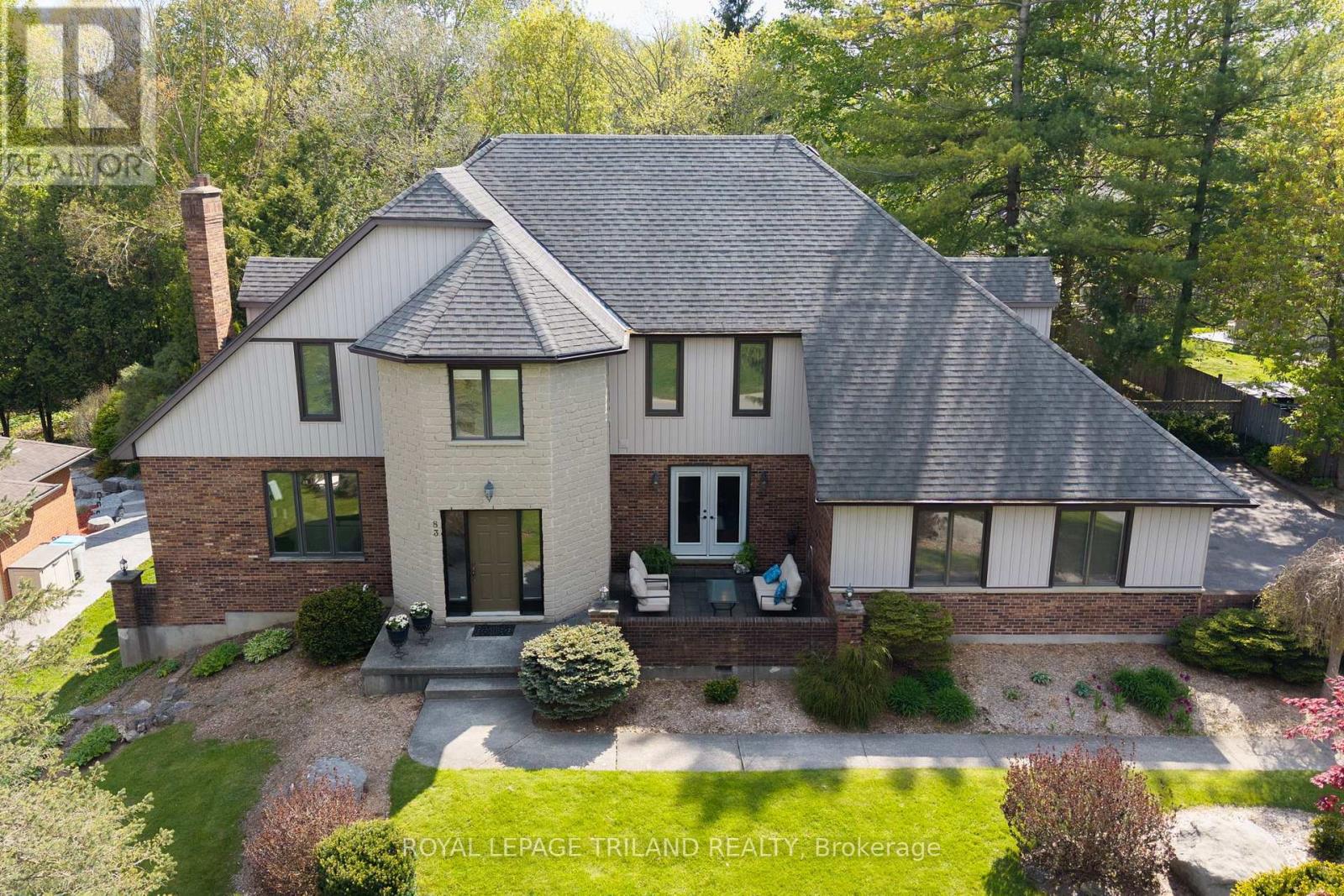 MLS® listing #29781576 for sale located at 83 BLACKBURN CRESCENT