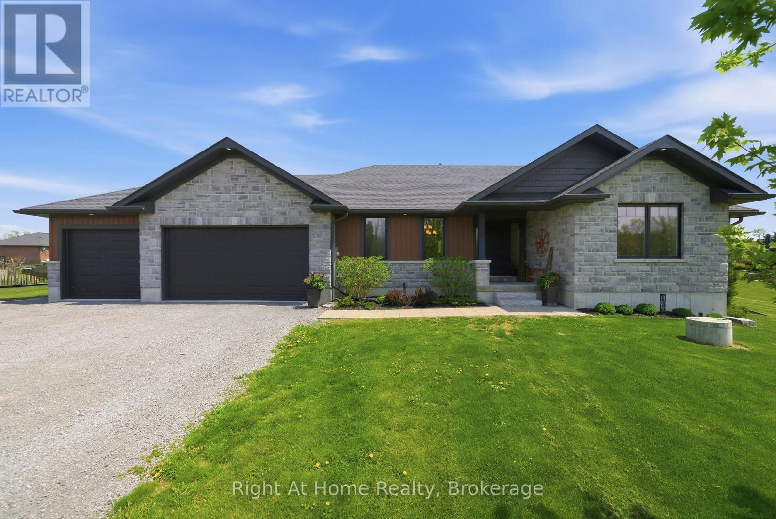 MLS® listing #29782048 for sale located at 144 HIDDENVALLEY DRIVE
