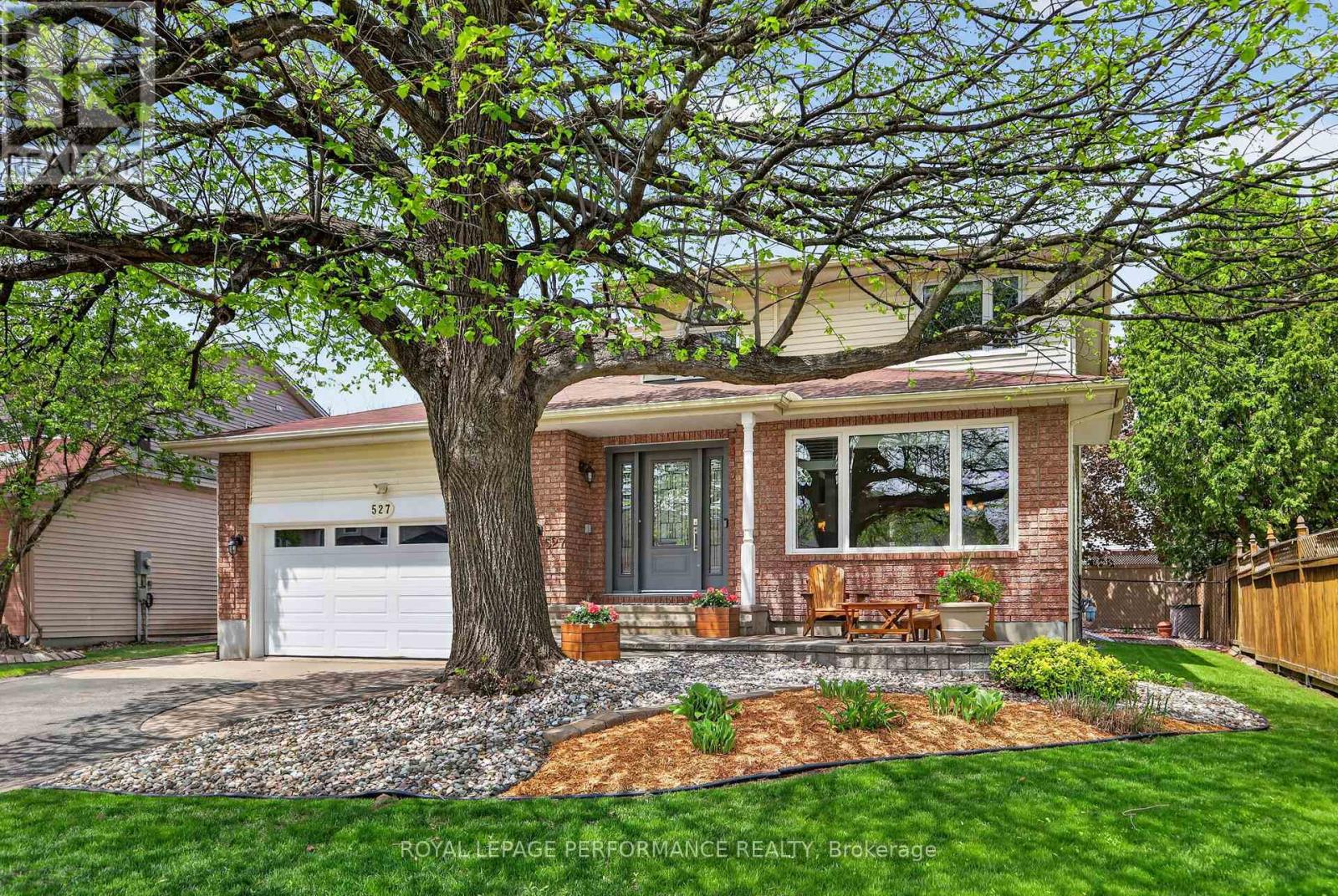 MLS® listing #29782322 for sale located at 527 PRINCESS LOUISE DRIVE