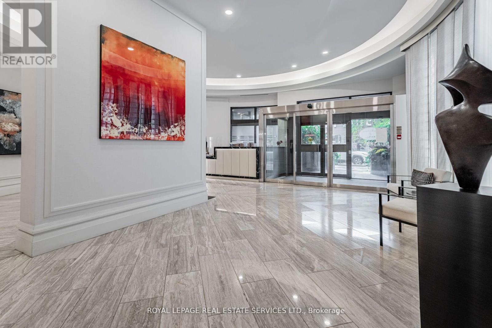 MLS® listing #29783327 for sale located at 403 - 900 YONGE STREET
