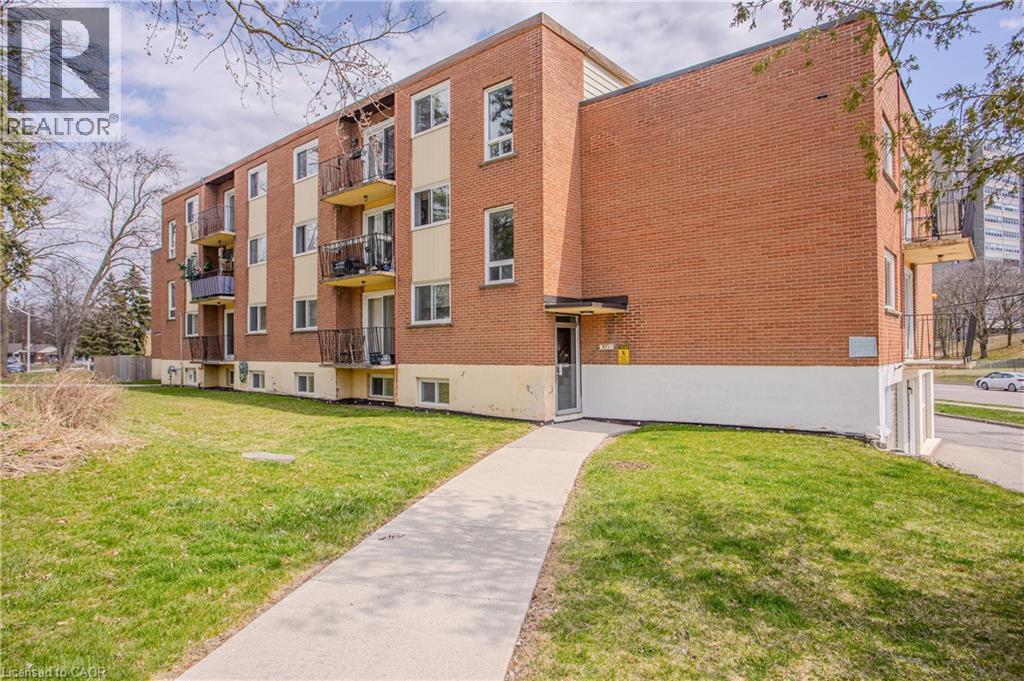 MLS® listing #29783622 for sale located at 371 DALE Crescent Unit# 6