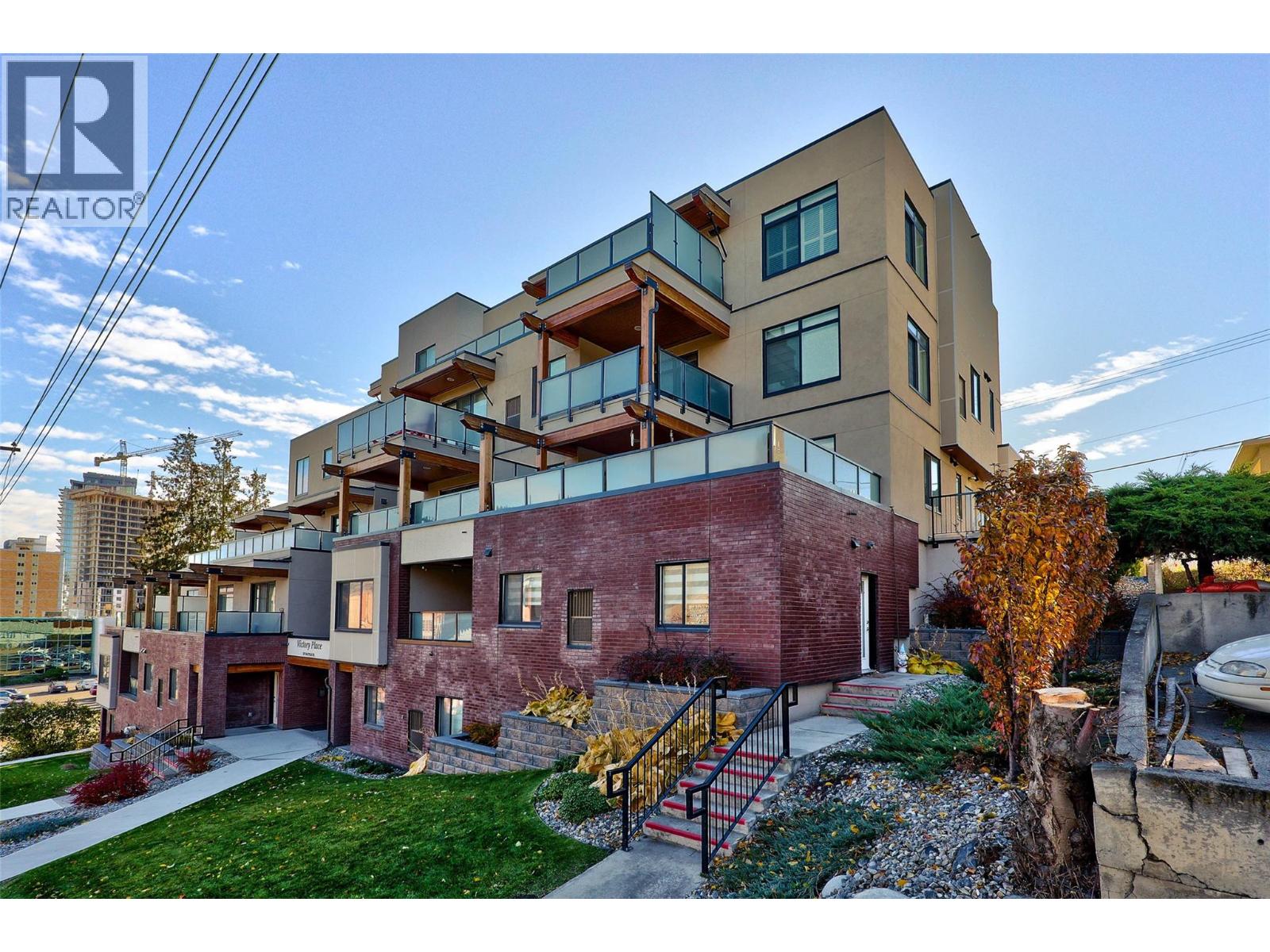MLS® listing #29787396 for sale located at 227 BATTLE Street Unit# 101