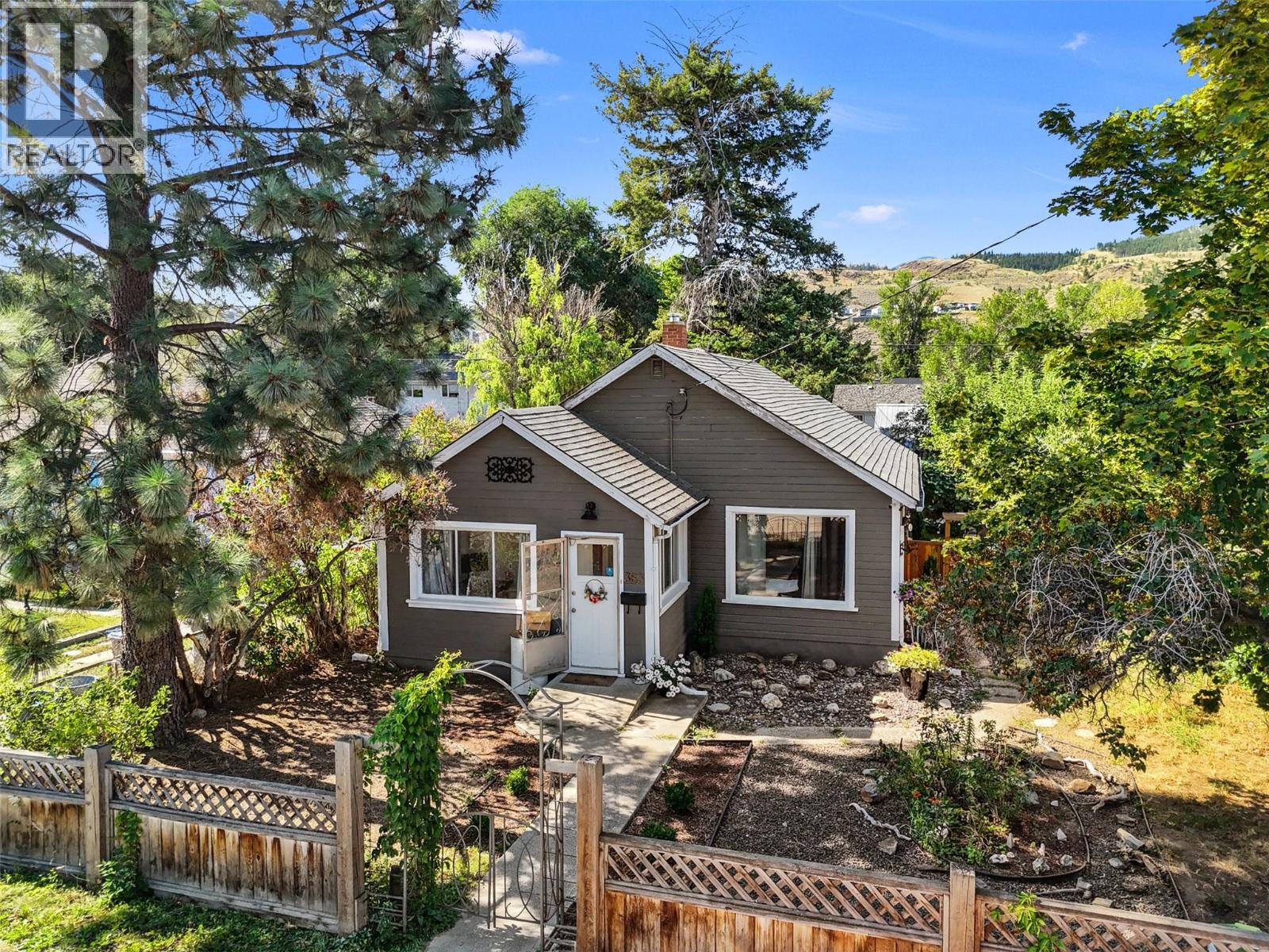 MLS® listing #29787969 for sale located at 363 CAMPBELL Avenue