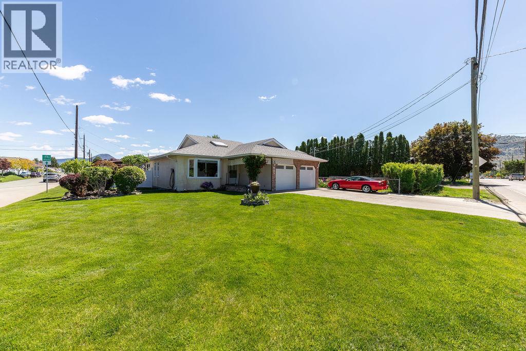 MLS® listing #29788858 for sale located at 985 Schreiner Street