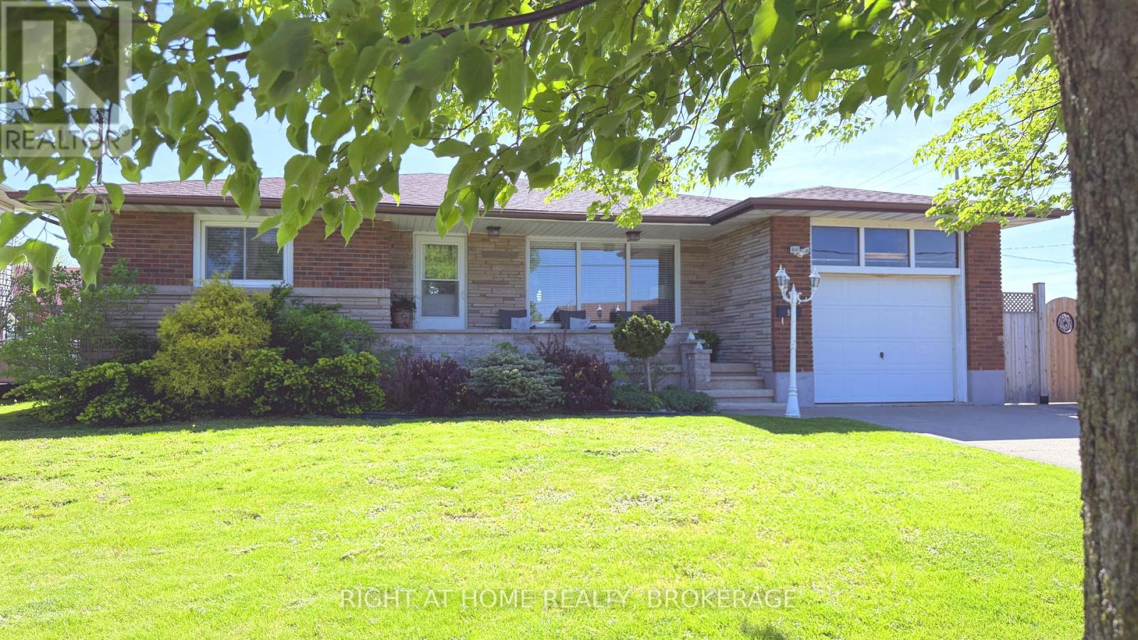 MLS® listing #29789006 for sale located at 94 WELLINGTON STREET