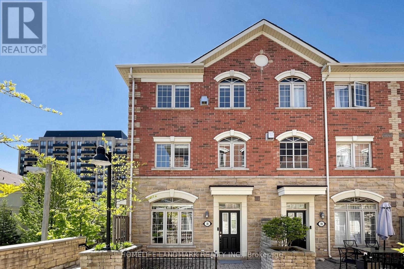 MLS® listing #29789429 for sale located at 32 - 8 BRIGHTON PLACE