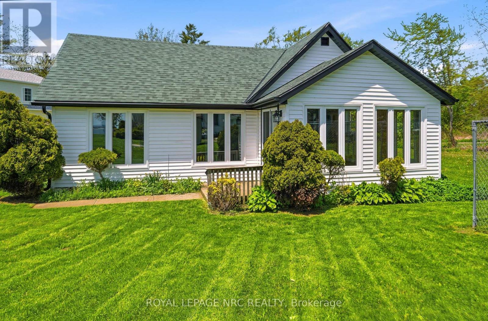 MLS® listing #29789594 for sale located at 11 WHITE AVENUE