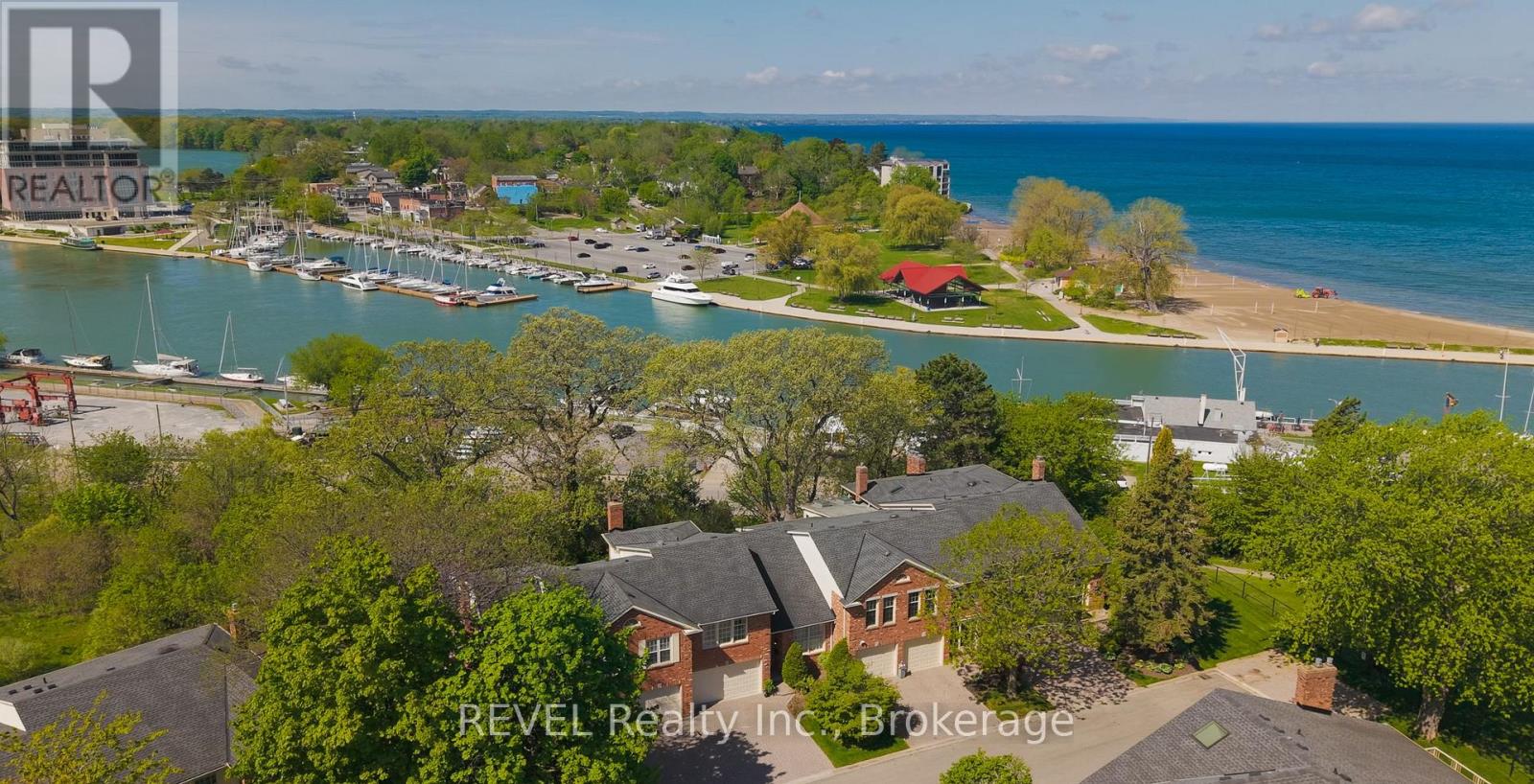 MLS® listing #29789602 for sale located at 23 - 5 CARN CASTLE GATE